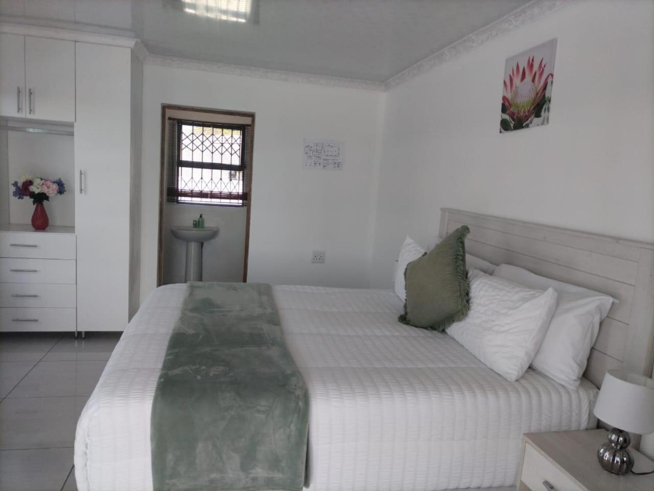 Double Room with Private Bathroom photo 2