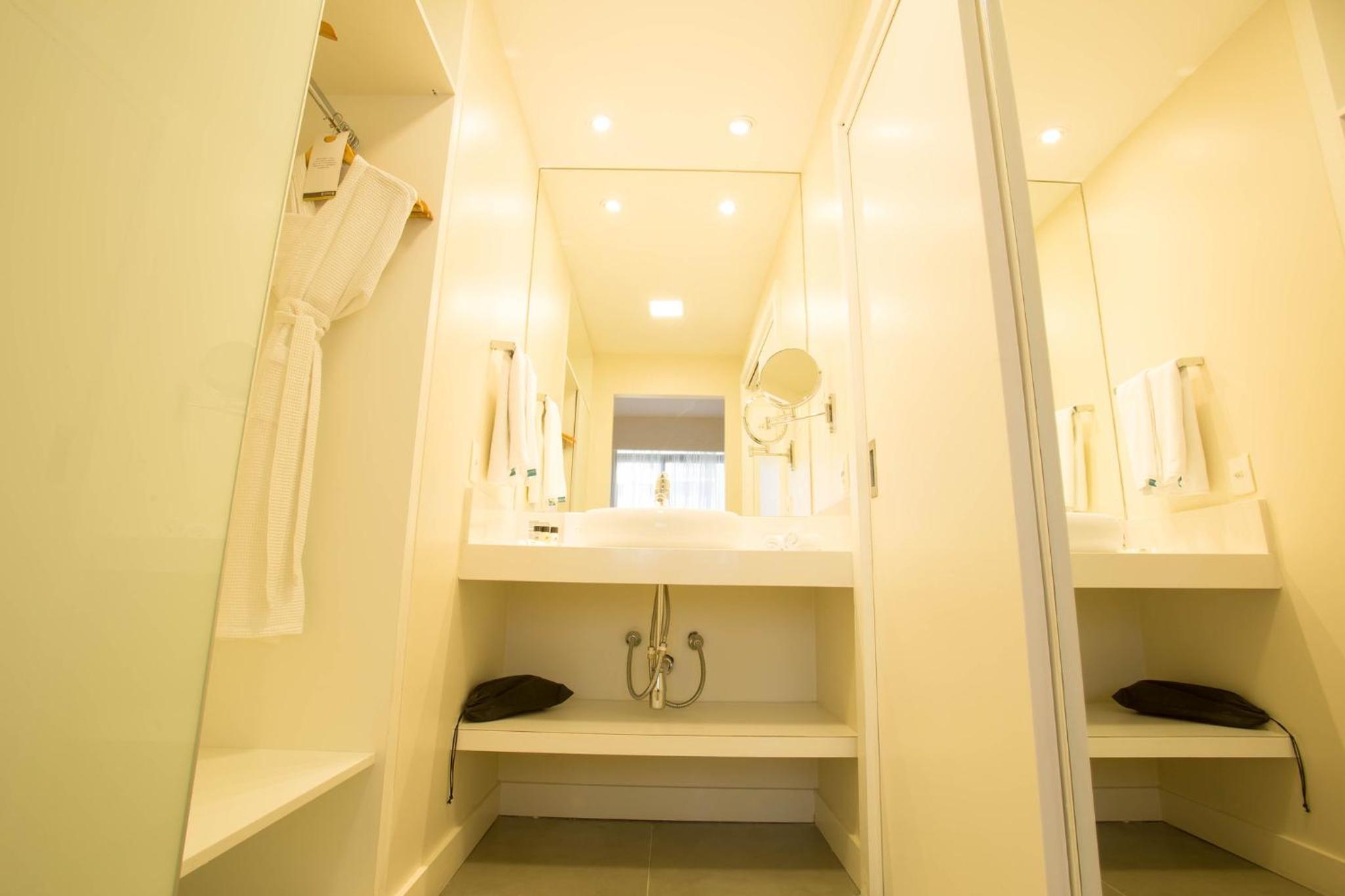 Deluxe Queen Room with Bonus Amenities photo 3