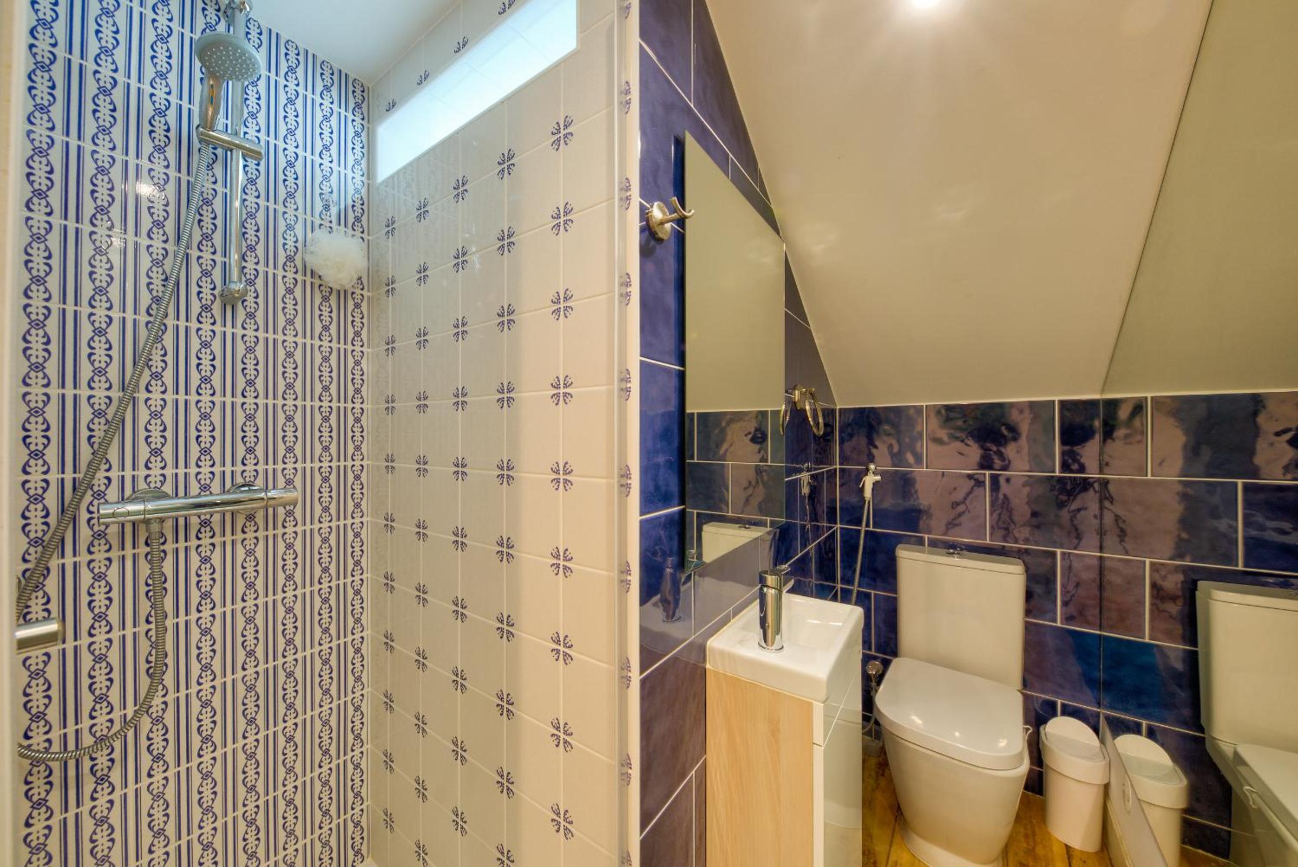Twin Room with Private Bathroom - Photo 3