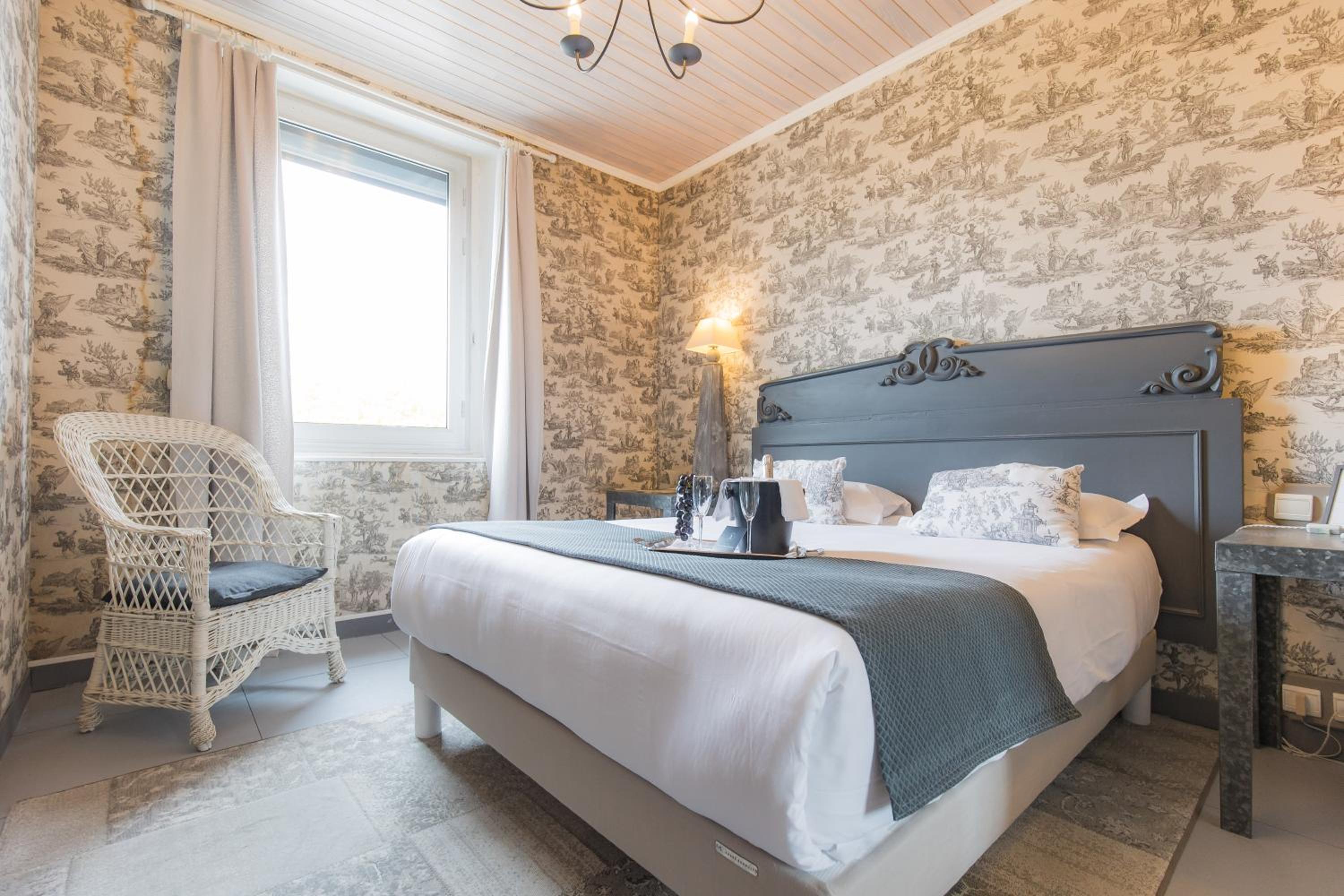 Comfort Room - Photo 1