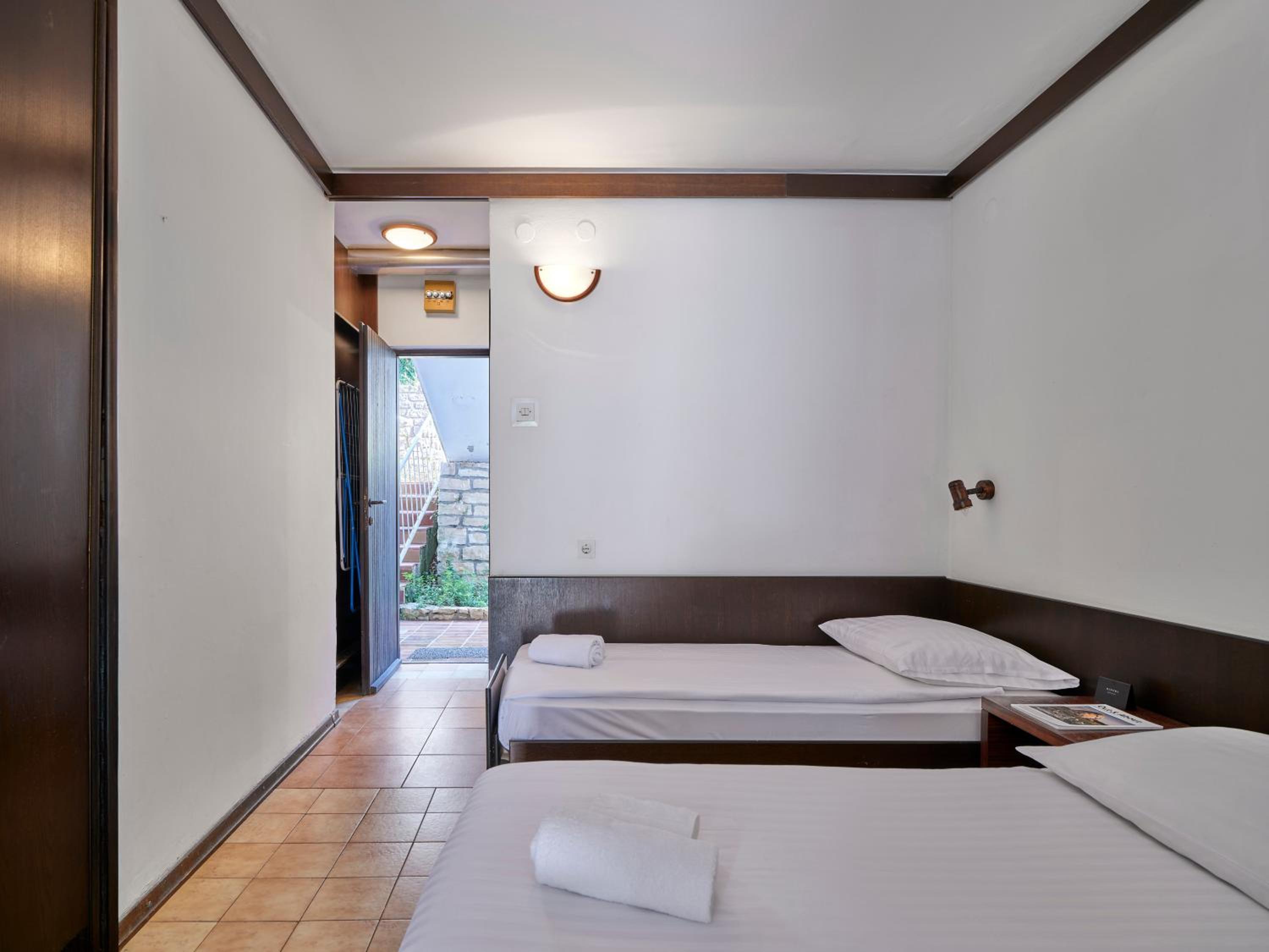 Standard Triple Room - Photo 3