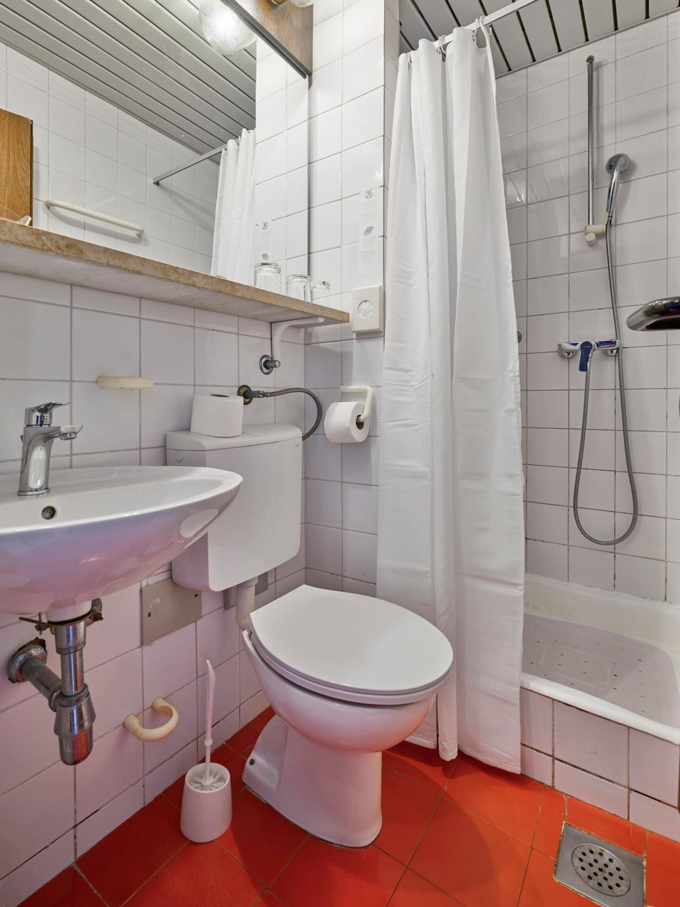 Standard Triple Room - Photo 7