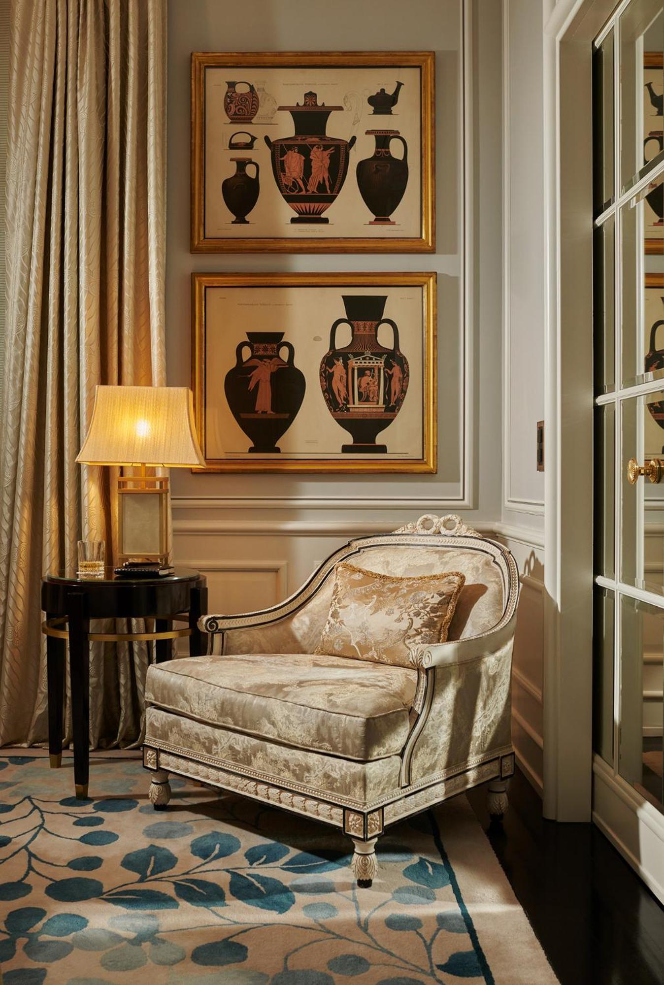 Deluxe Corner Suite