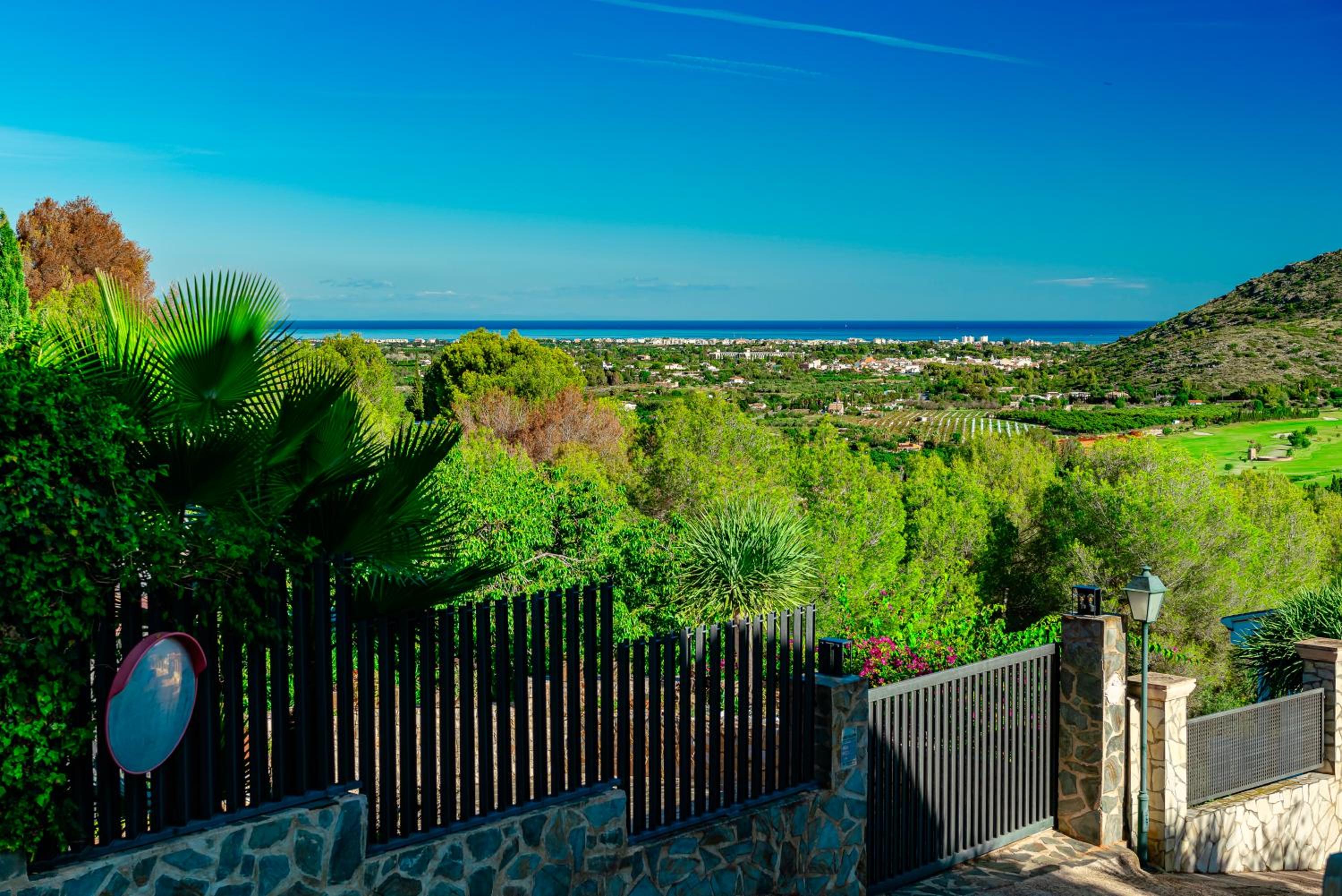 Villa photo 2