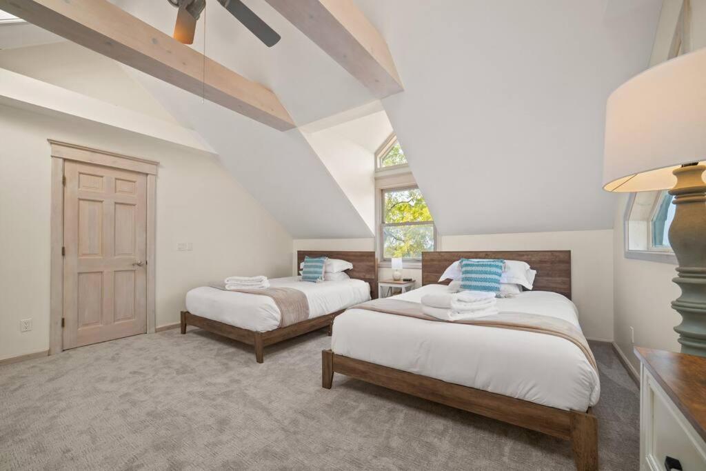 Five-Bedroom House photo 3