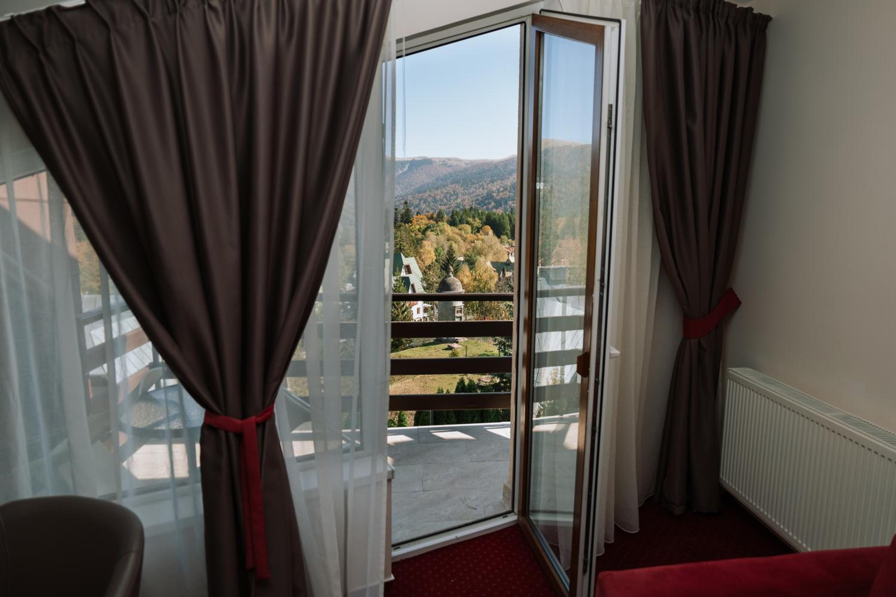 Double Room with Mountain View