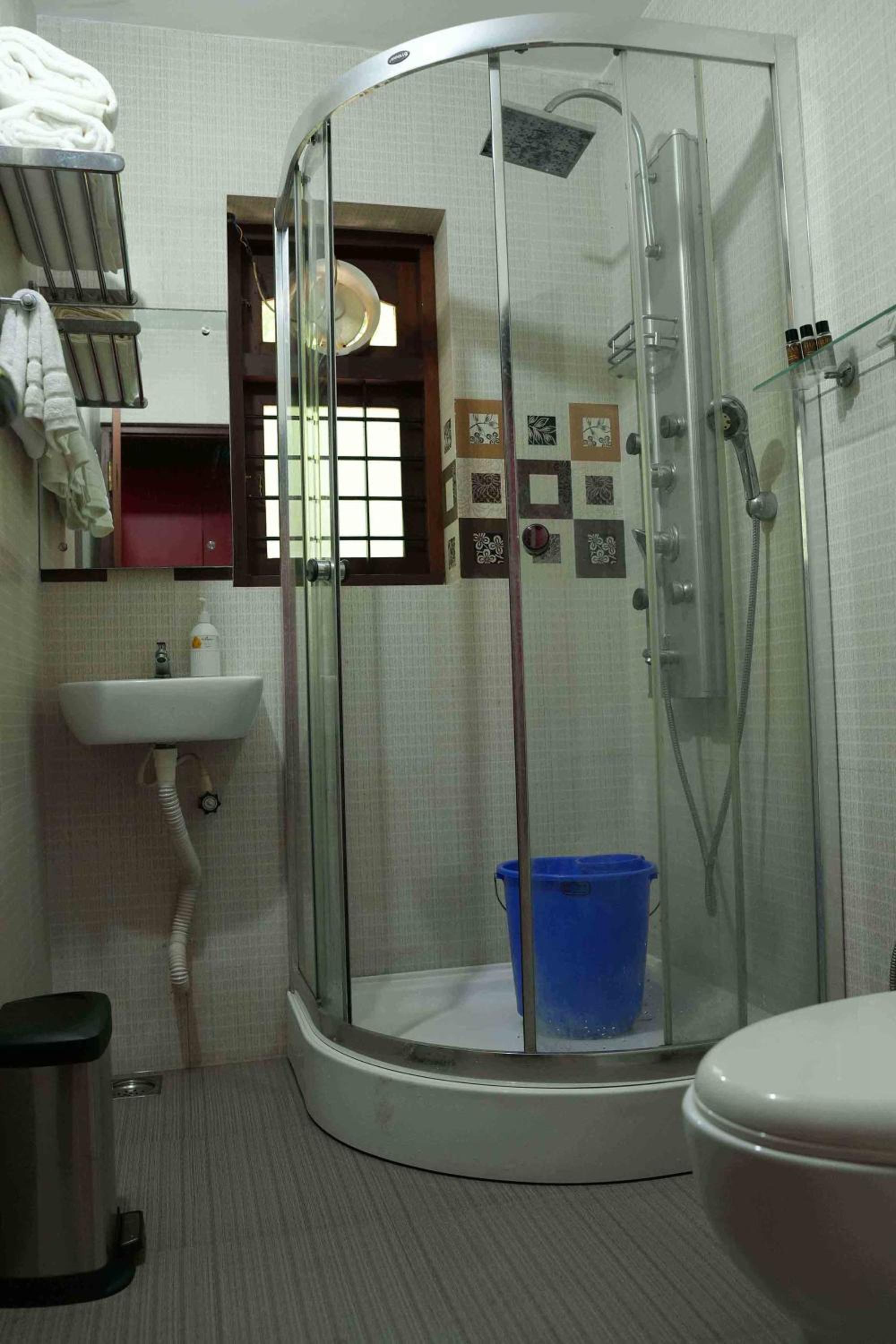 Deluxe Double Room (2 Adults + 1 Child) photo 3
