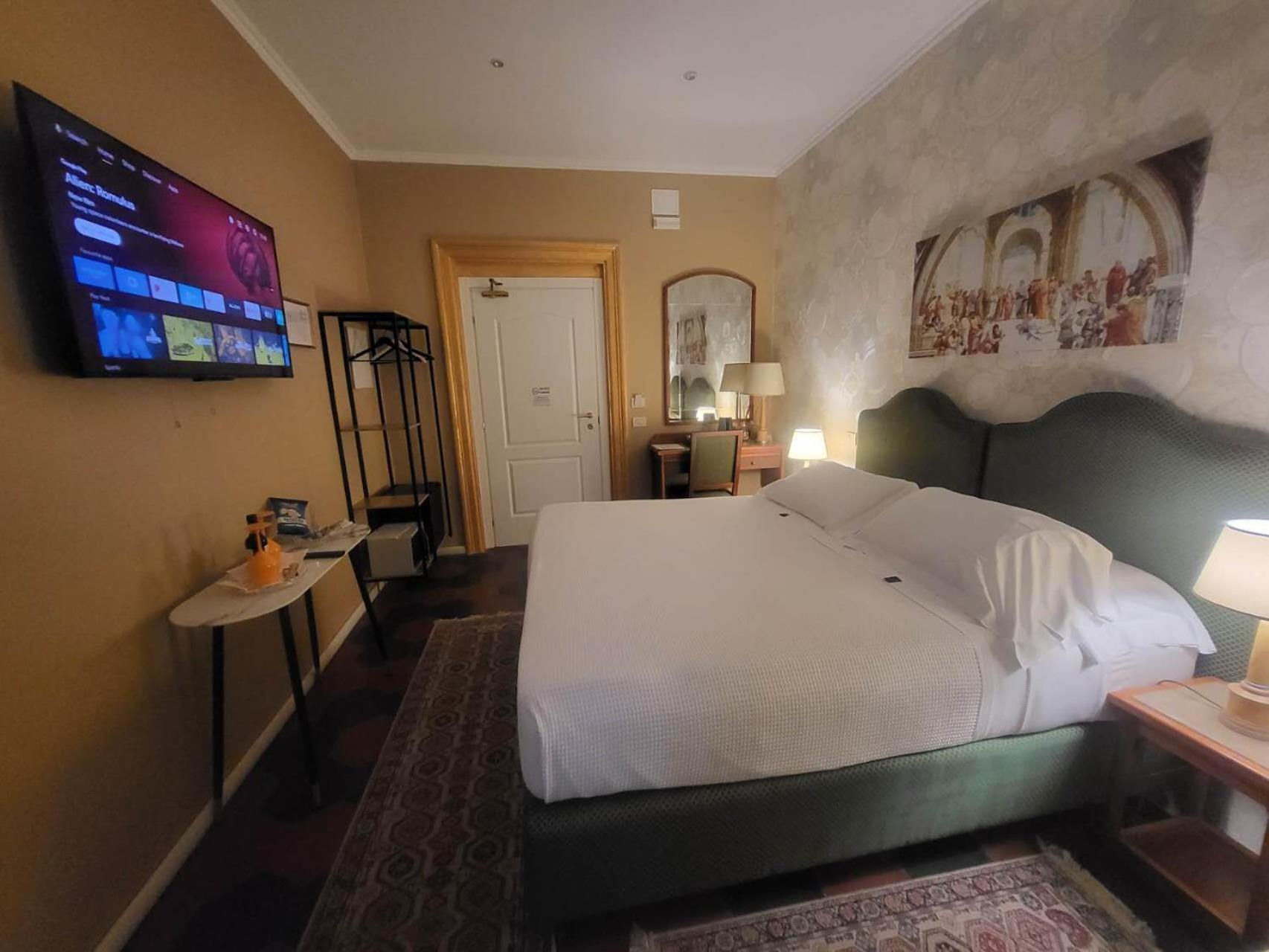 Deluxe Double or Twin Room photo 3