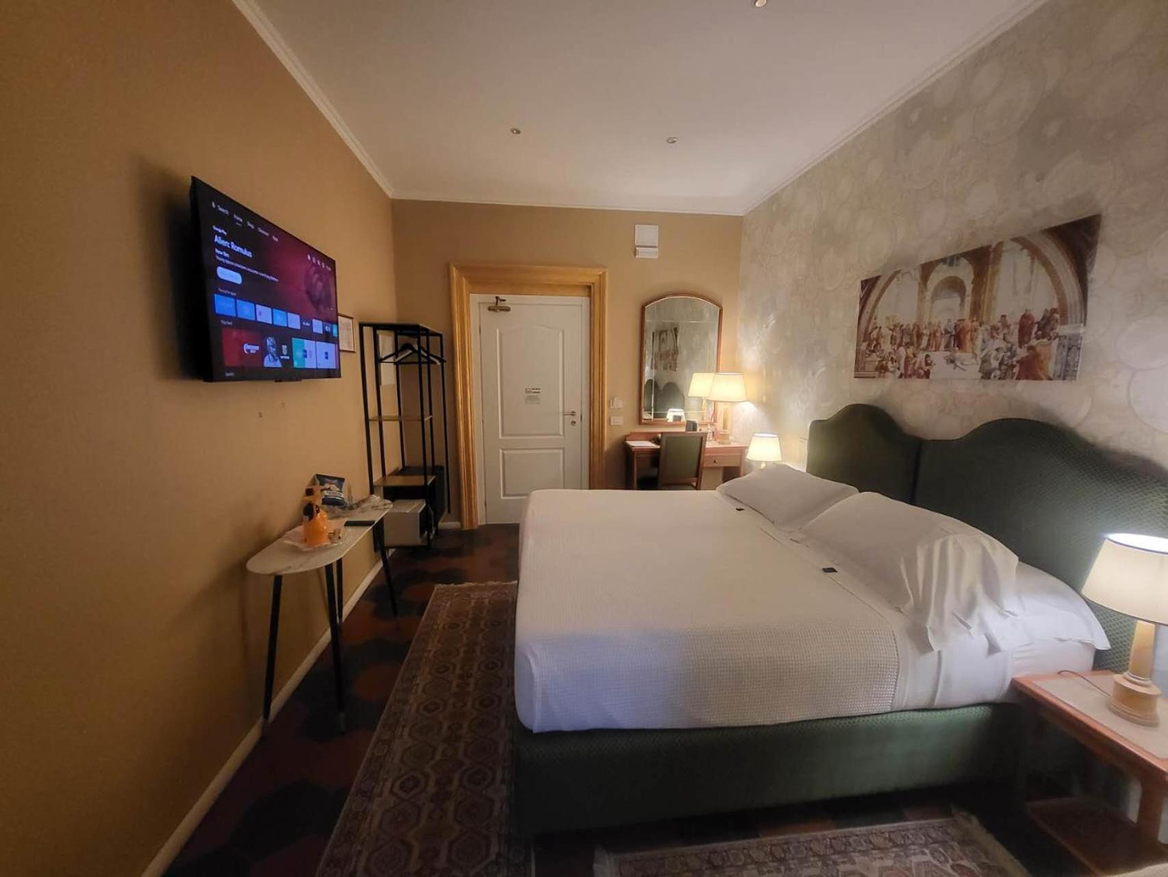 Deluxe Double or Twin Room photo 3