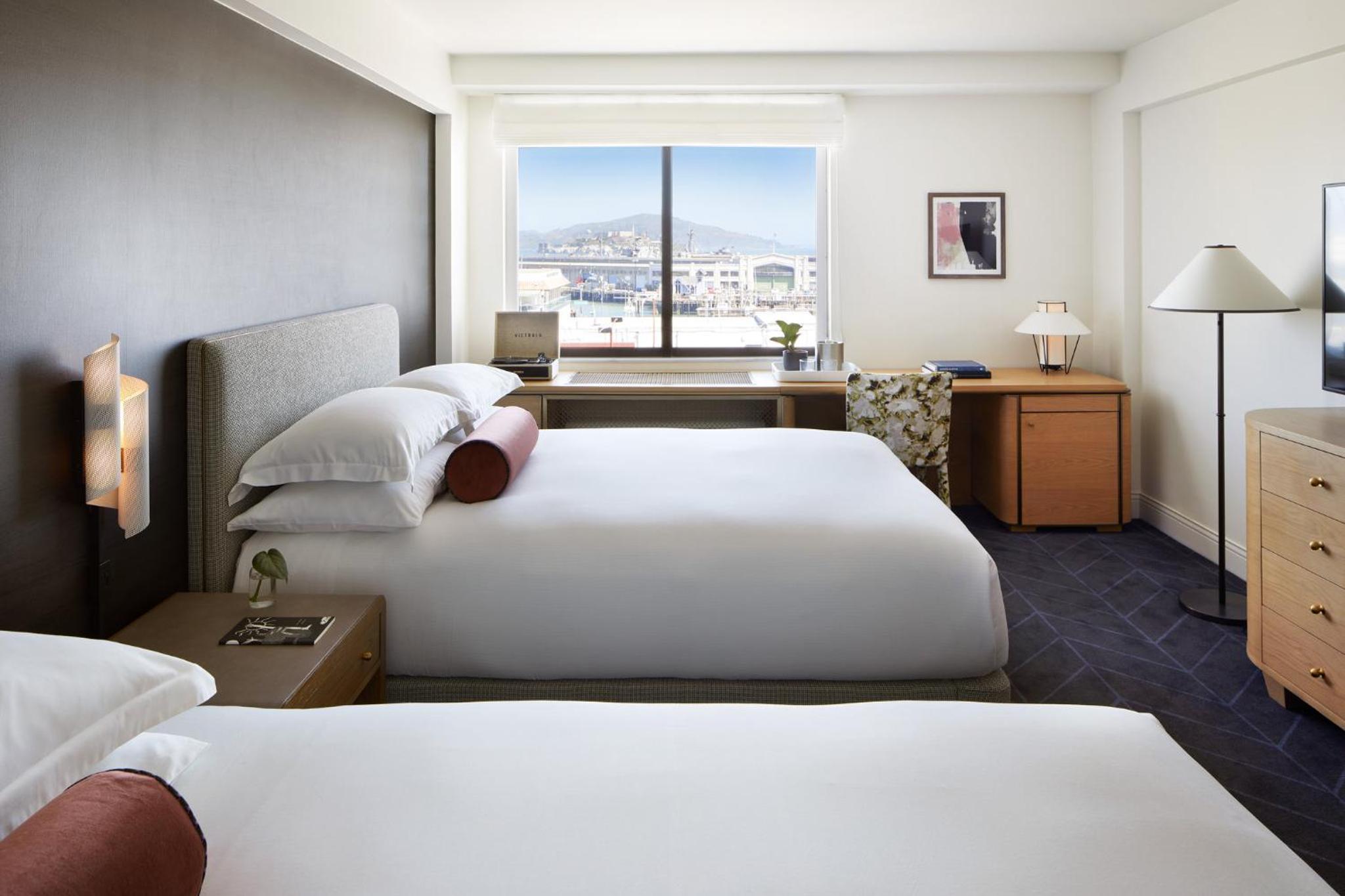 Premium Queen Room with Two Queen Beds and Bay View - Photo 10