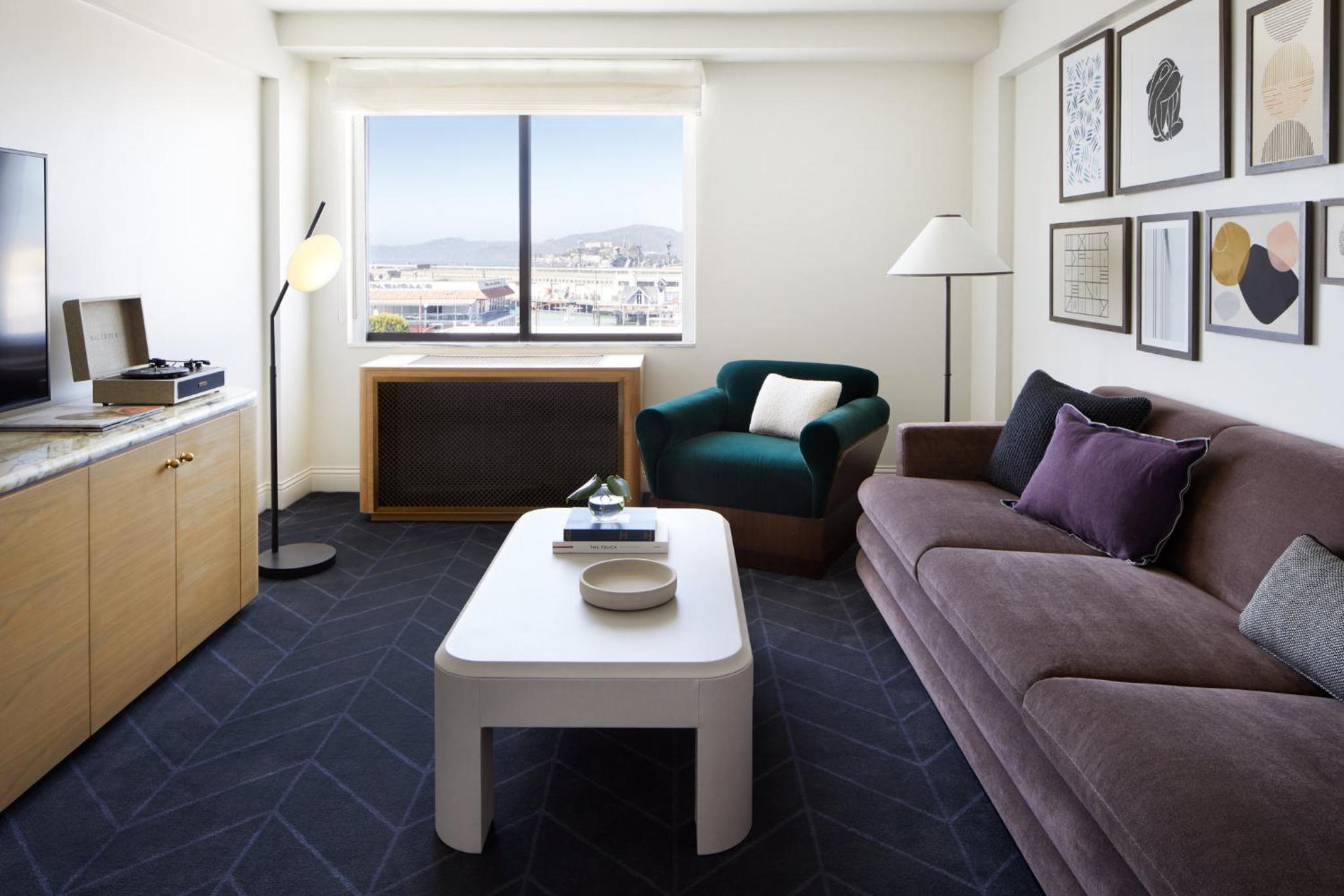 One-Bedroom Suite thumbnail 6