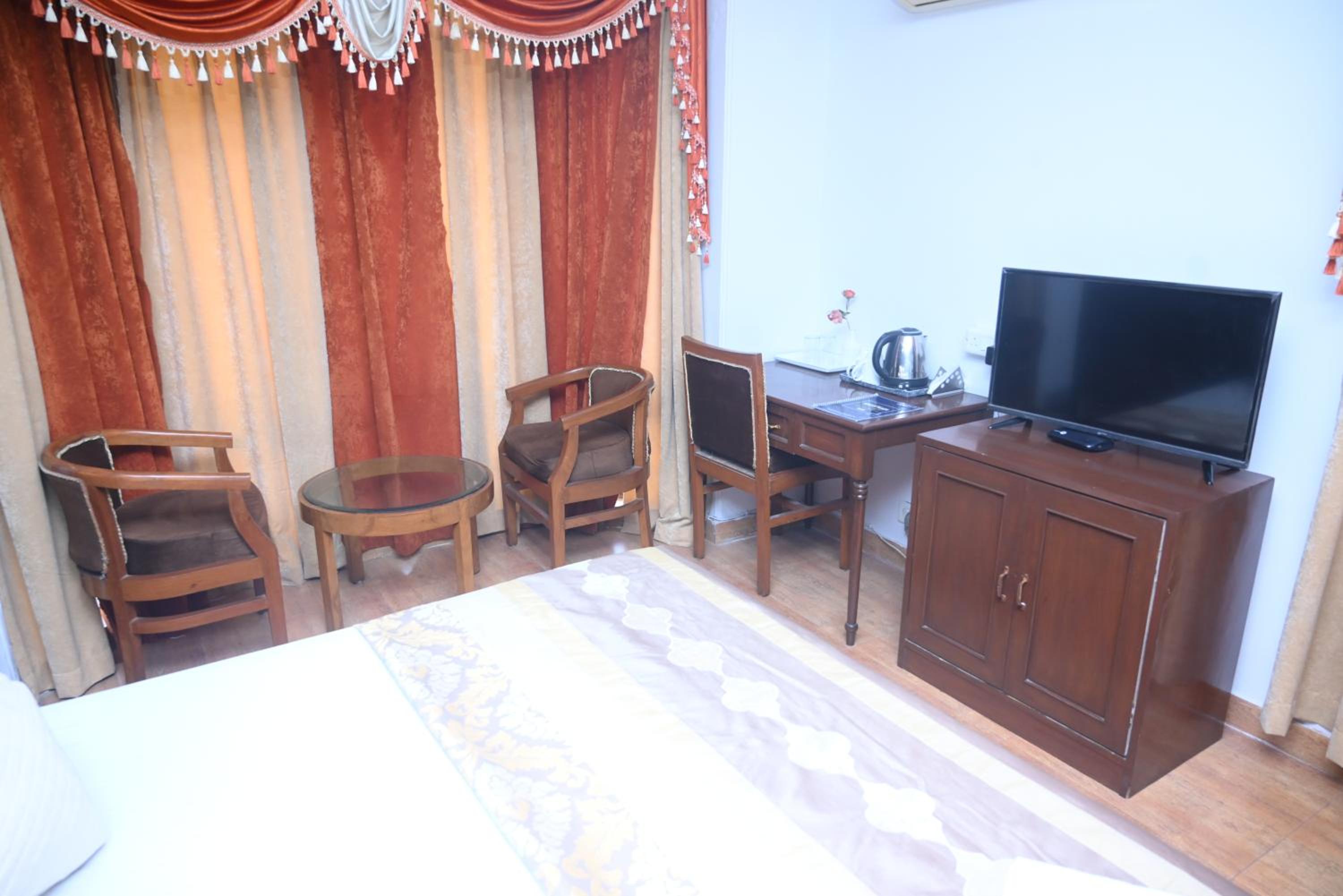 Suite - Photo 10
