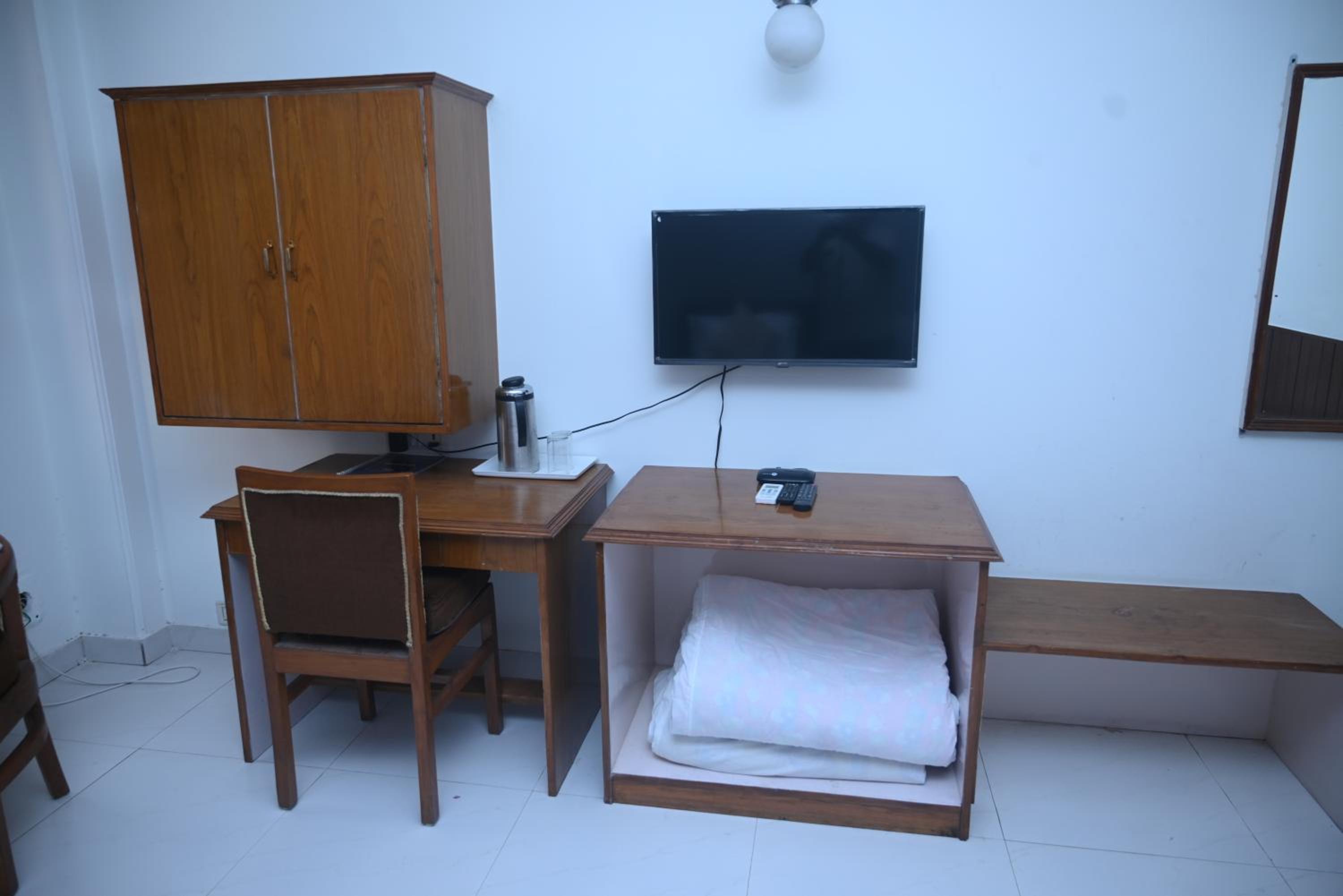 Twin Room With Private Bathroom photo 2