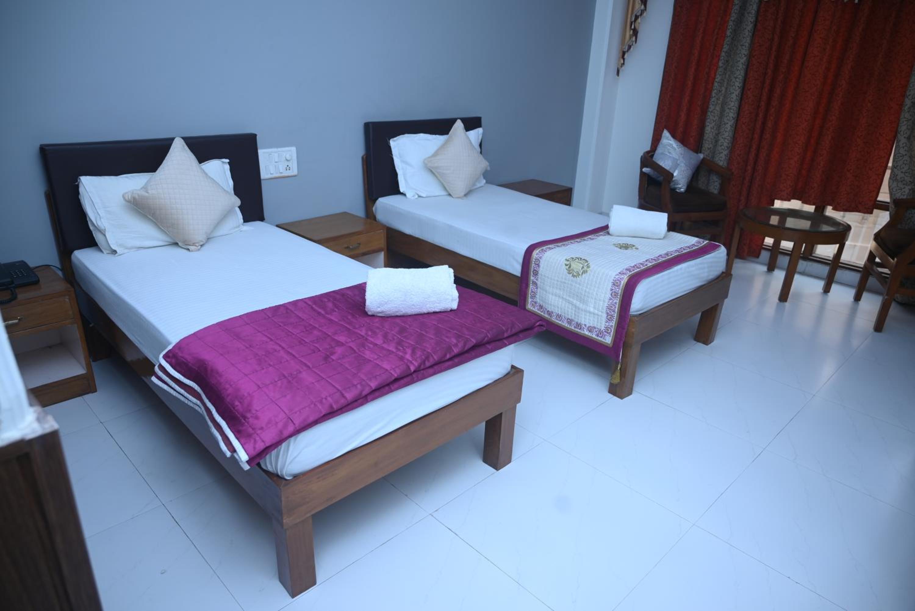 Twin Room With Private Bathroom photo 3