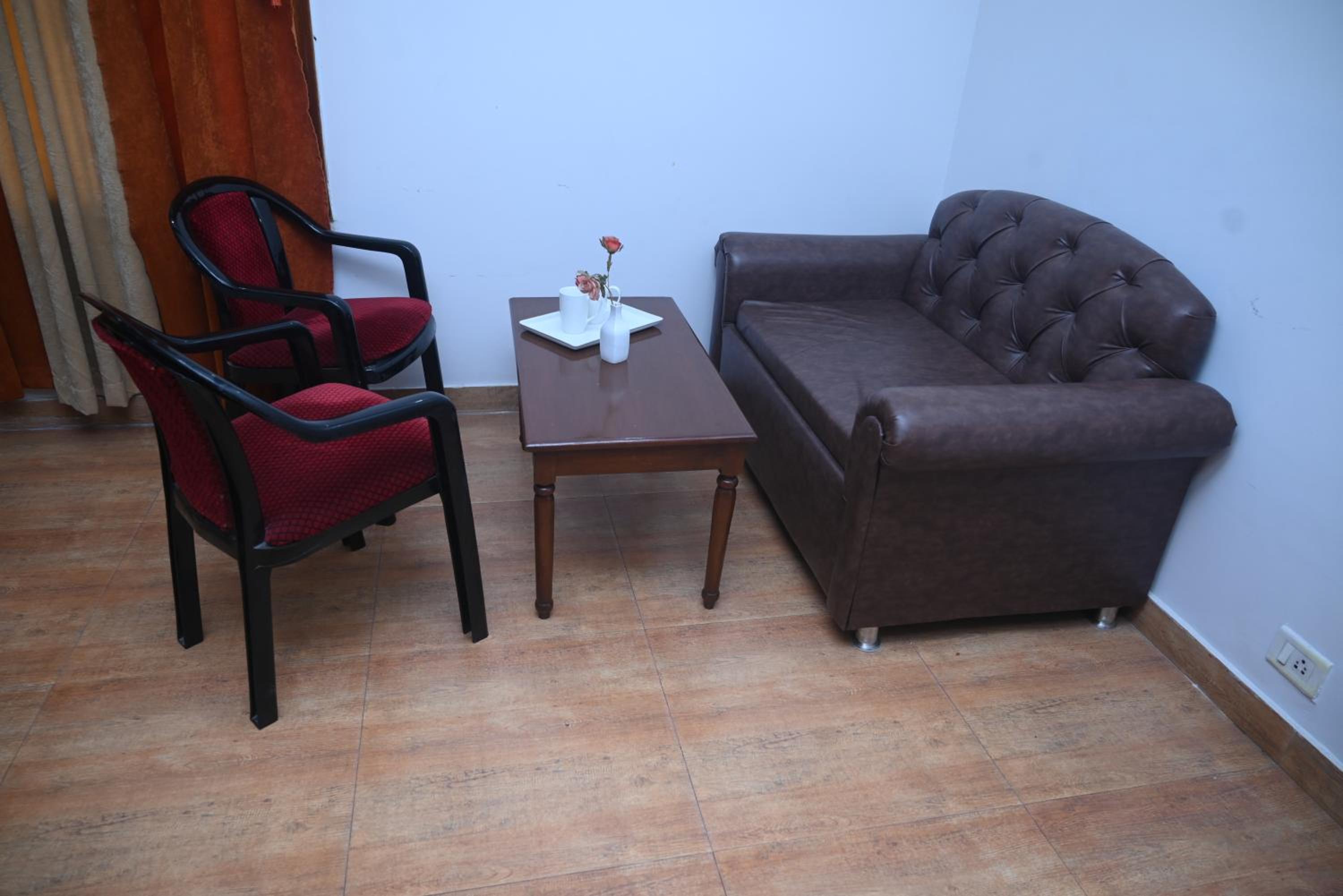 Suite - Photo 11