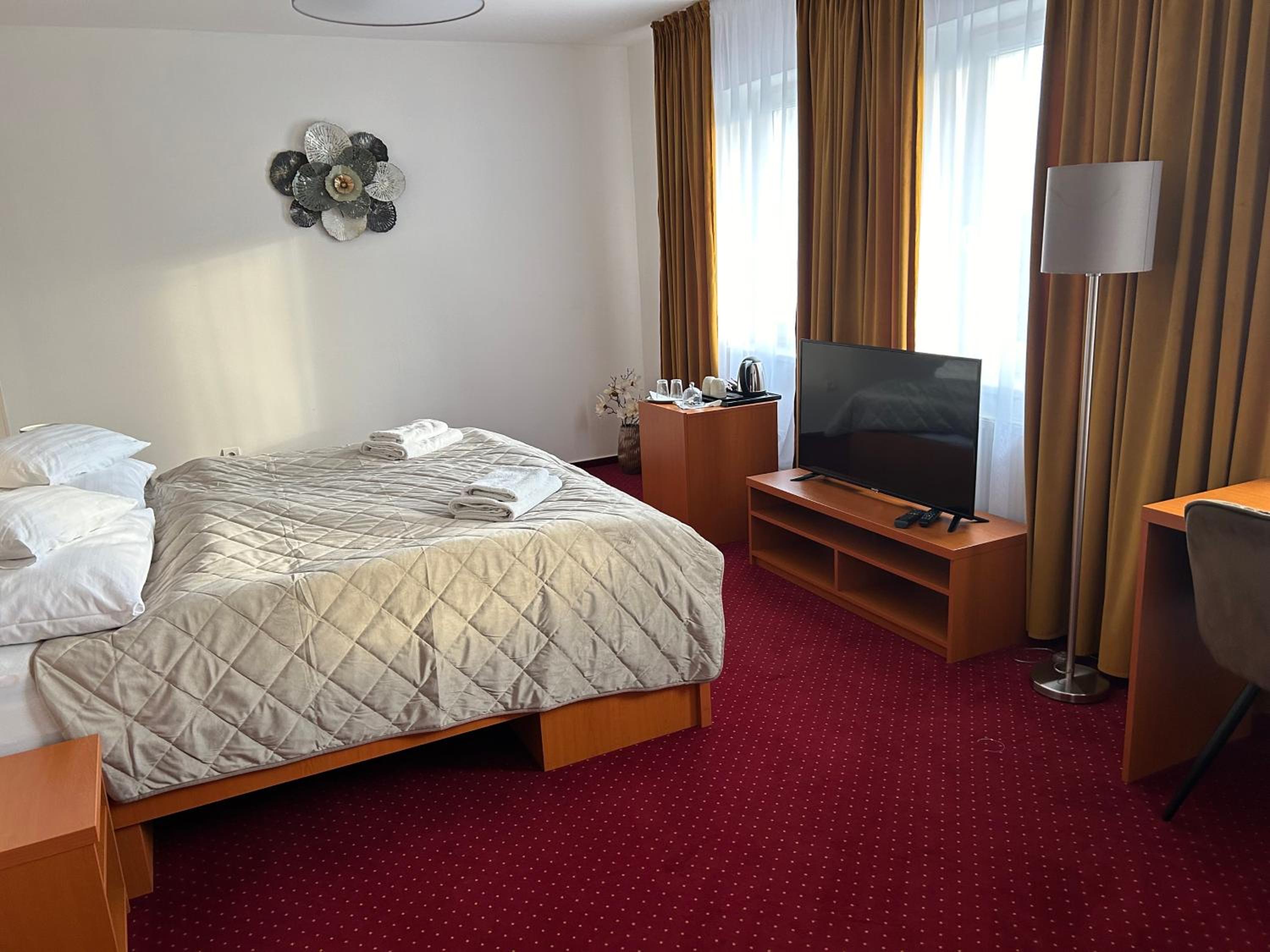 Standard Double Room - Photo 7