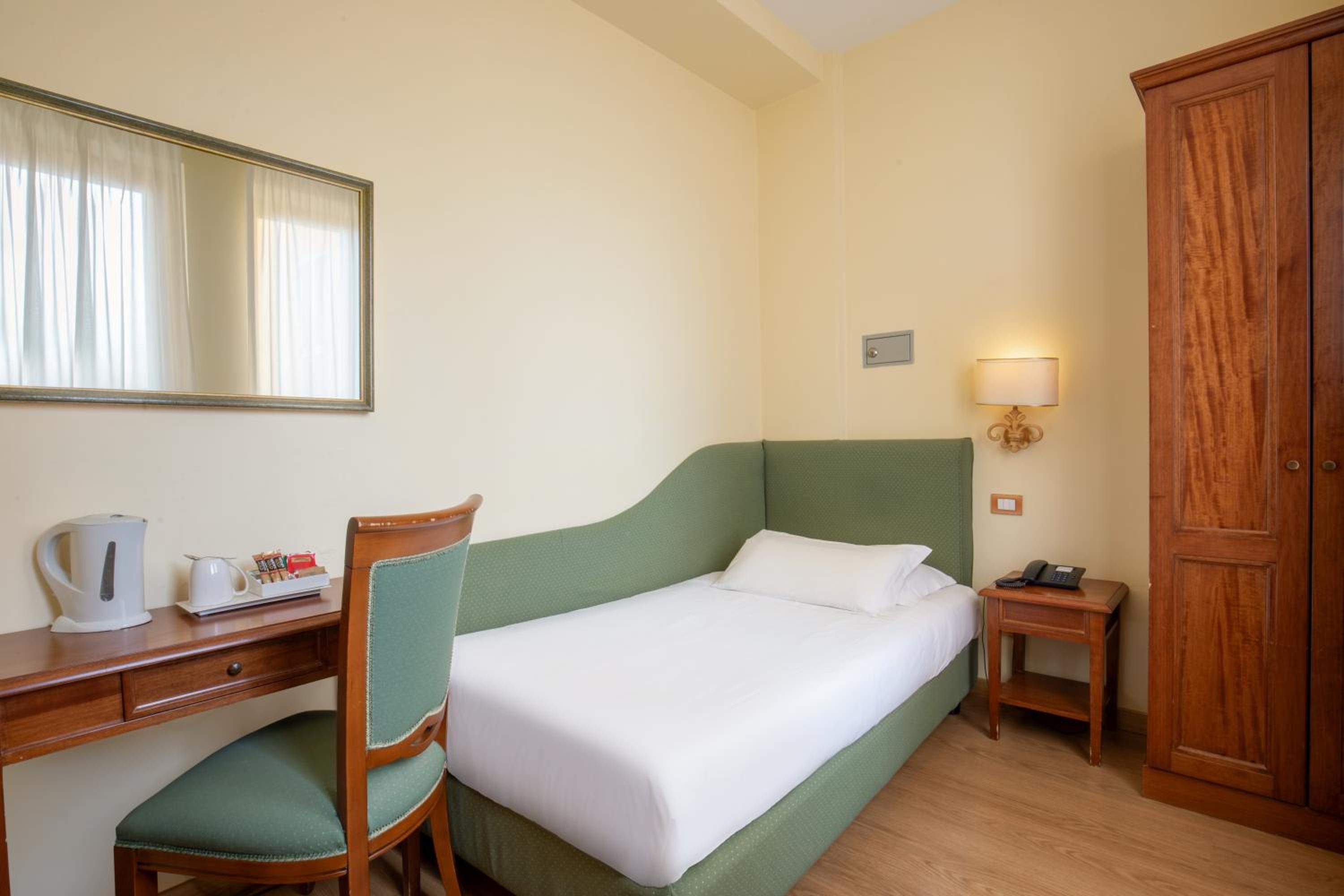 Single Room photo 1