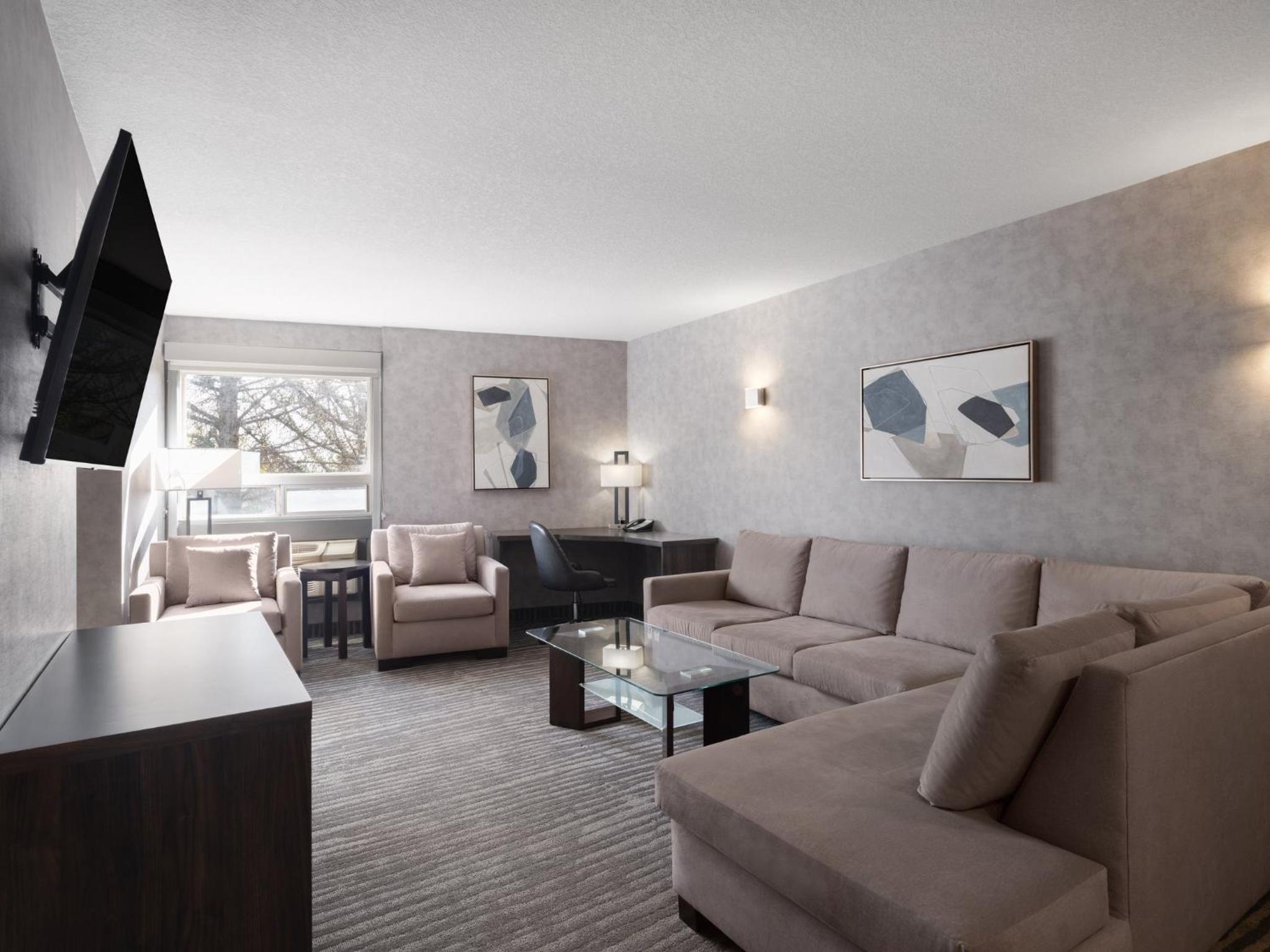 King Suite with Spa Bath photo 3