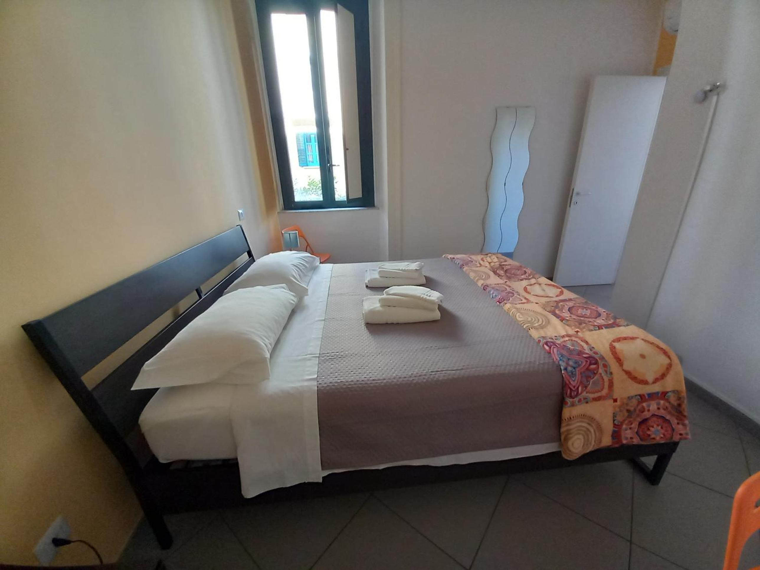 Double Room with Private Bathroom - Photo 12