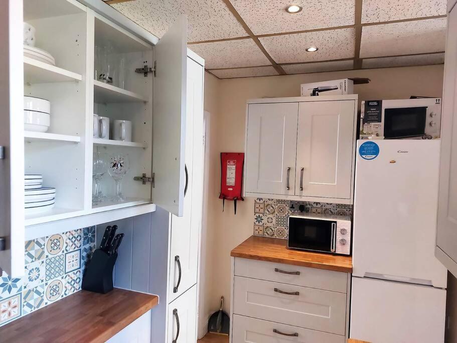 Three-Bedroom House photo 2