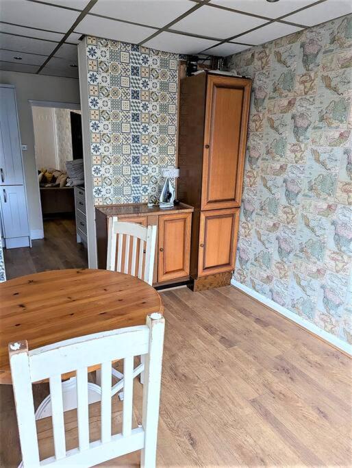 Three-Bedroom House photo 3