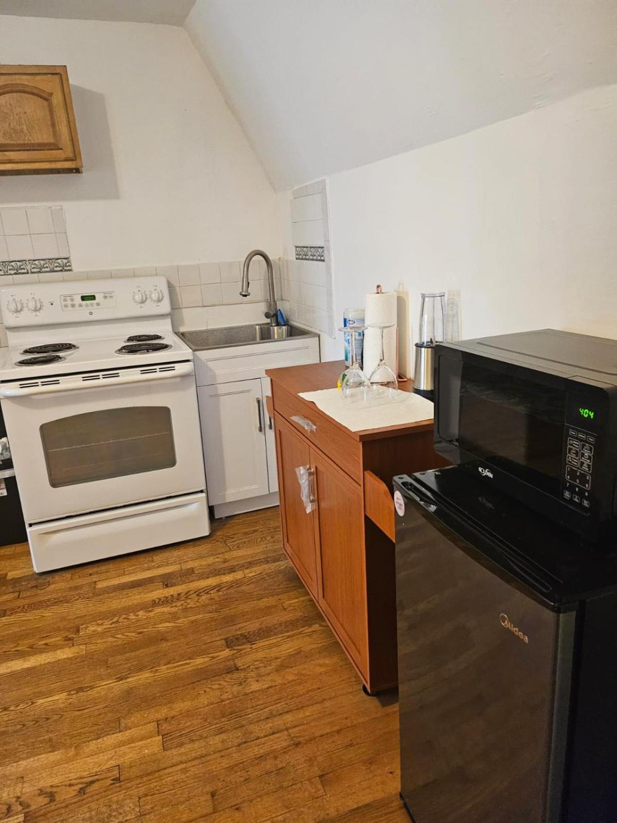 One-Bedroom Apartment photo 2
