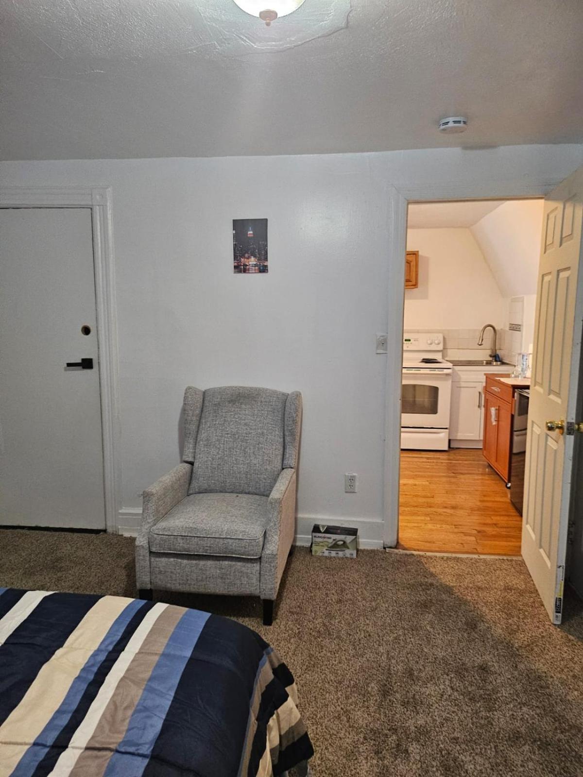 One-Bedroom Apartment photo 1