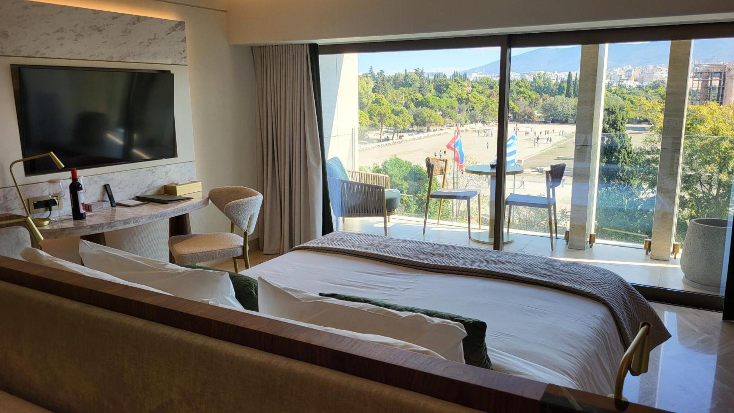 Panorama Suite with Balcony & Temple view photo 1
