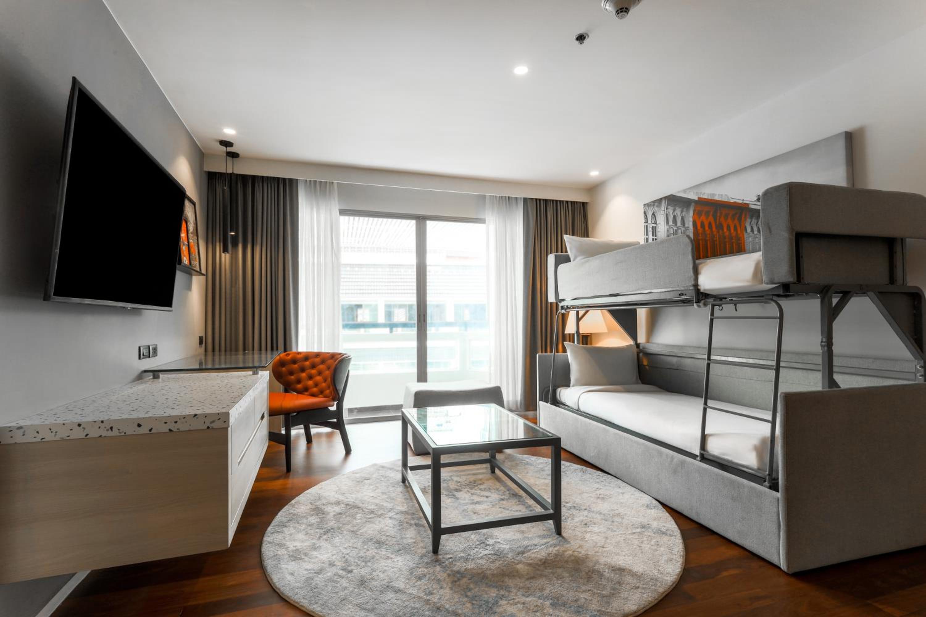 One-Bedroom Suite - Photo 2