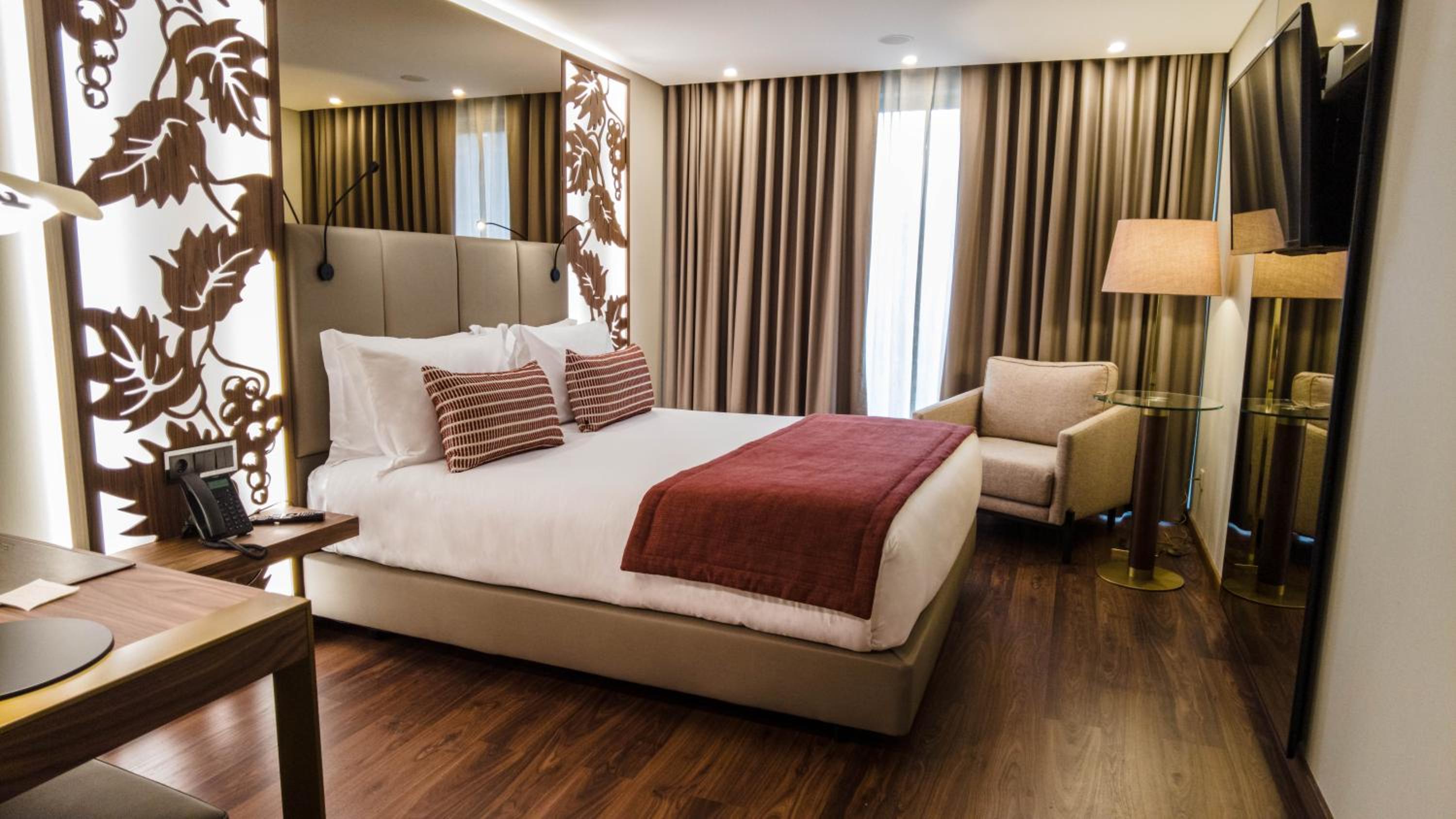 Superior Double Room with Balcony - Photo 2