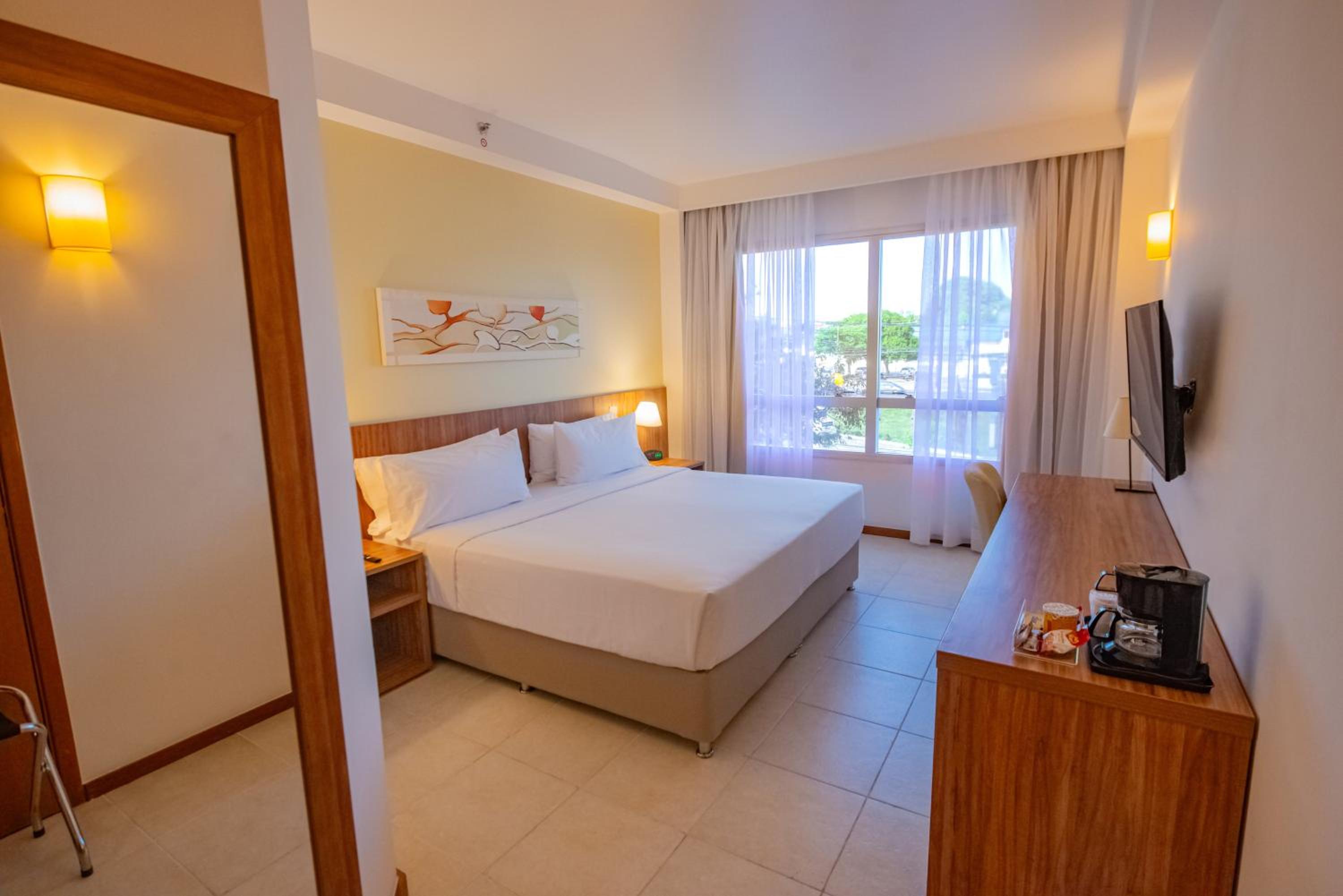 Standard King Room - Photo 6