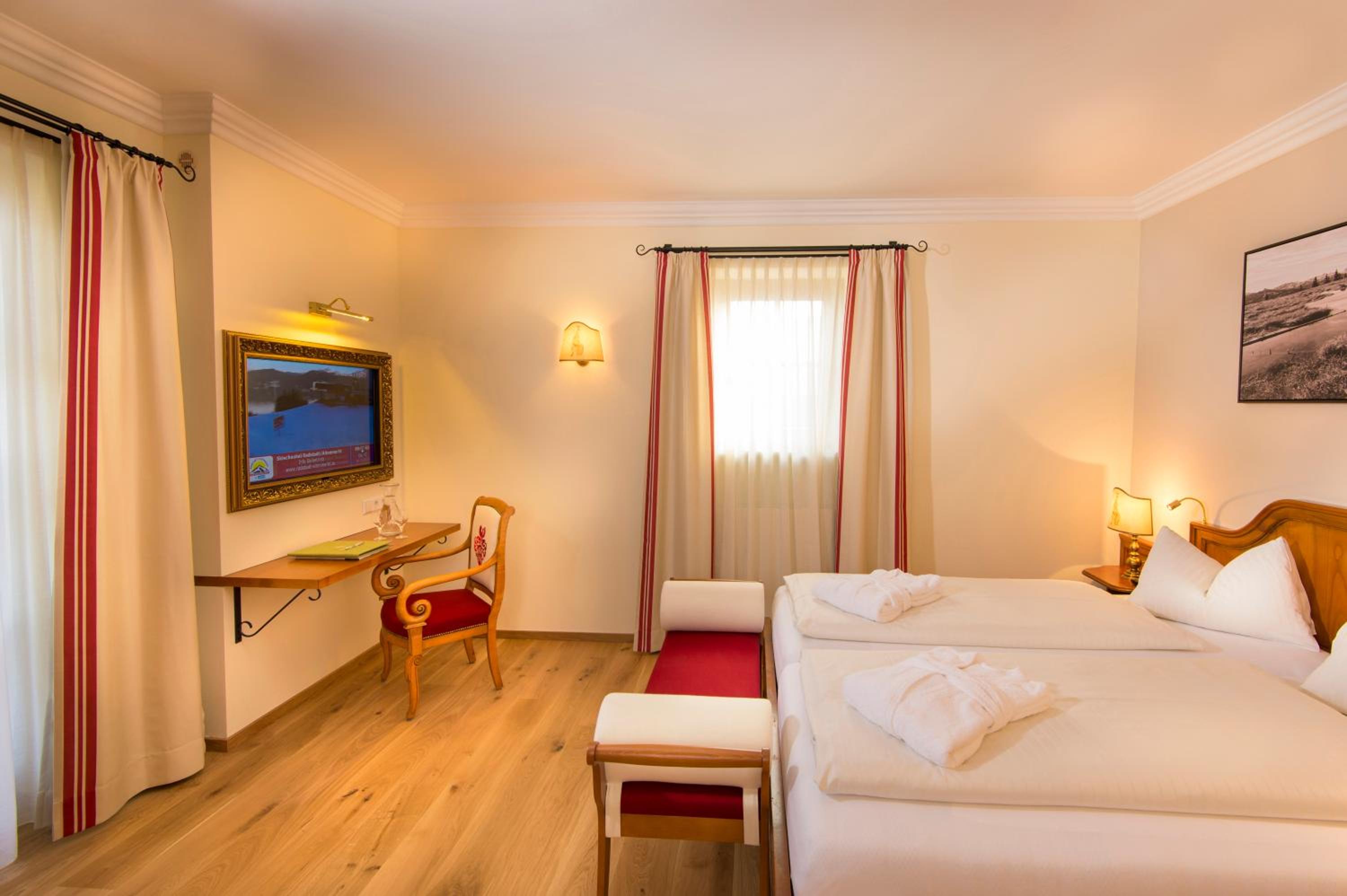 Double Room with Balcony - Photo 4