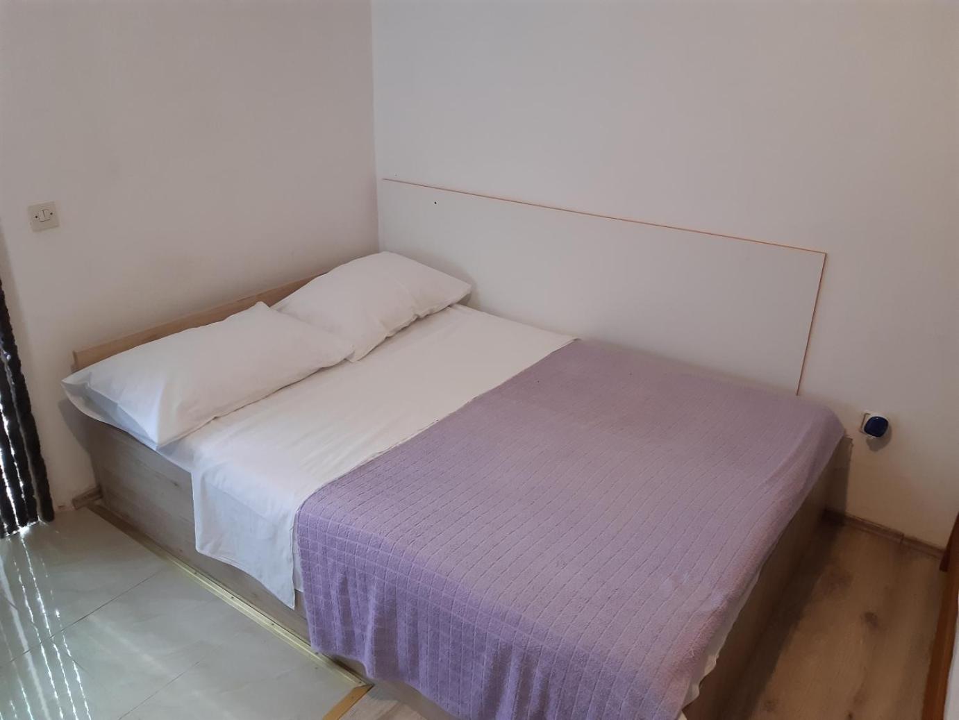 Studio Apartment with Balcony photo 1