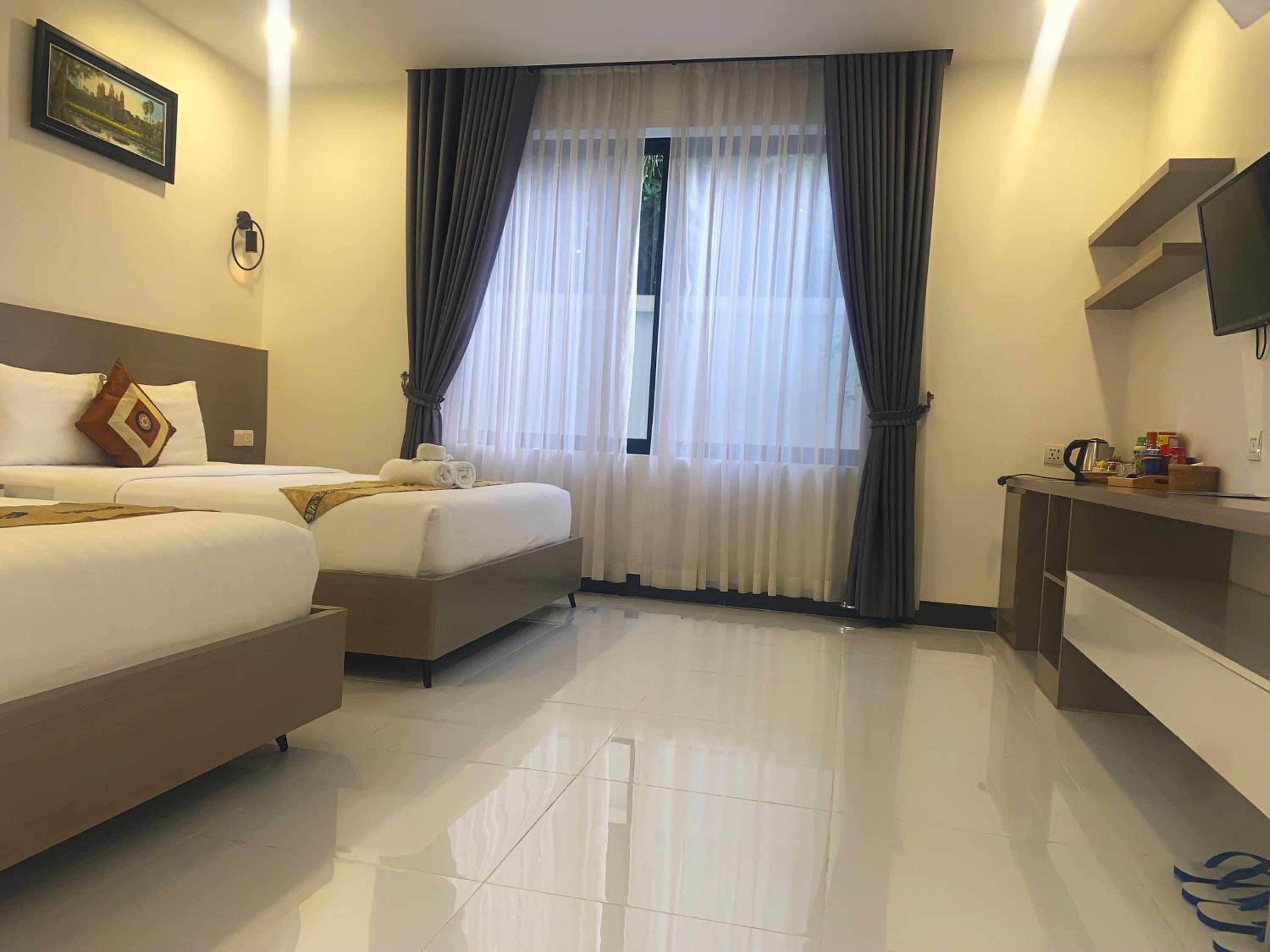 Premier Deluxe Family Room - Photo 14