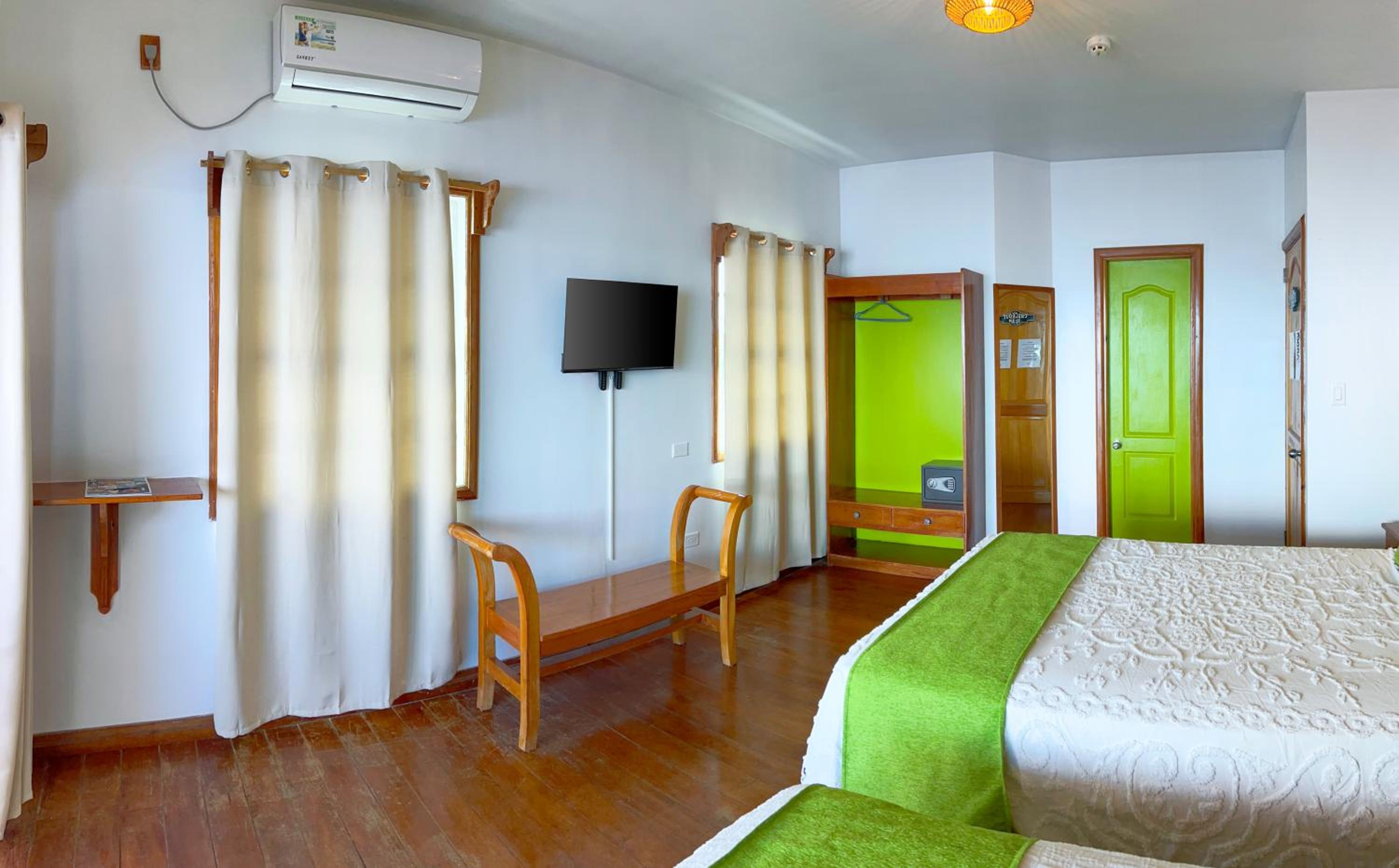 Deluxe Double or Twin Room with City View photo 3