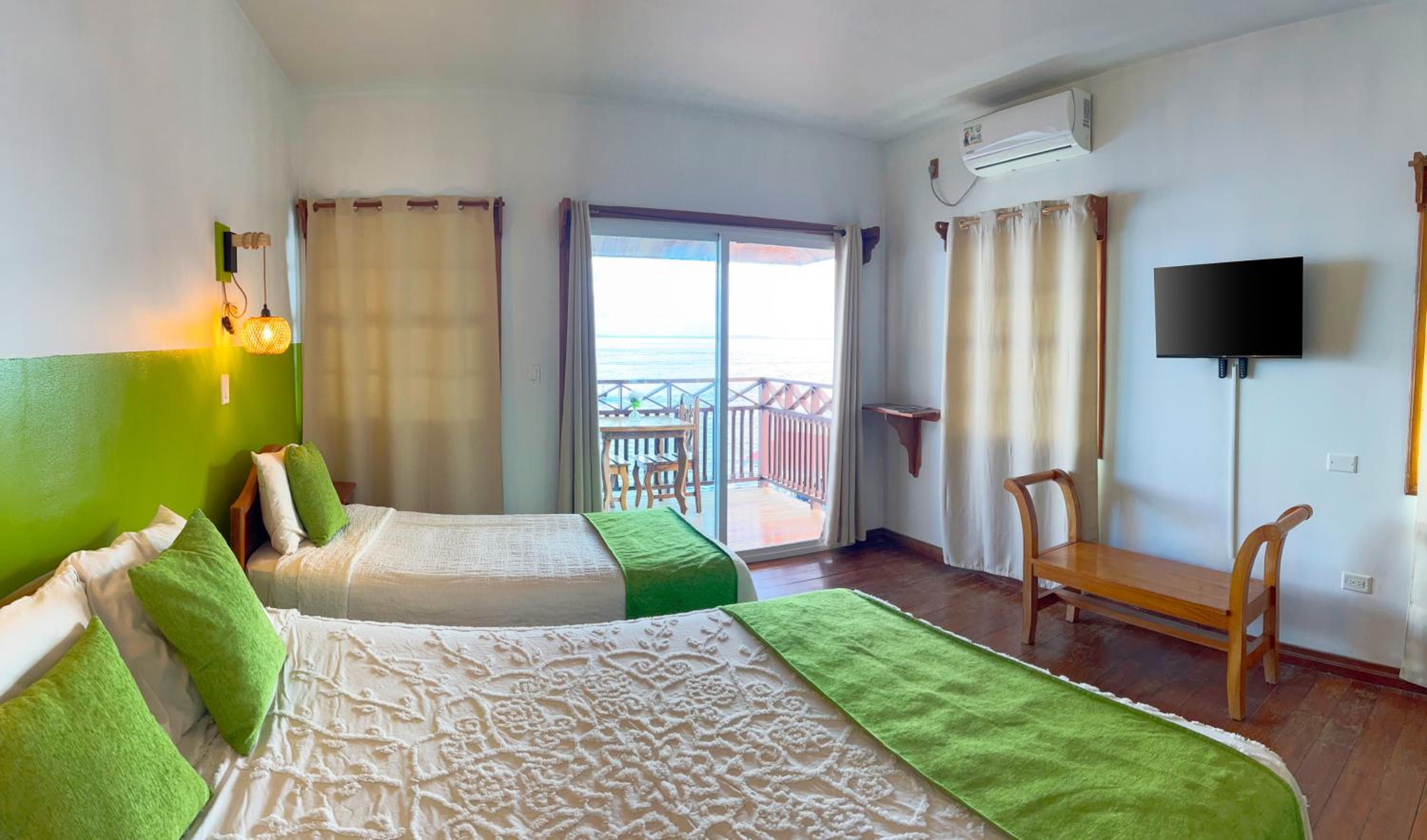 Deluxe Double Room with Balcony and Sea View photo 3