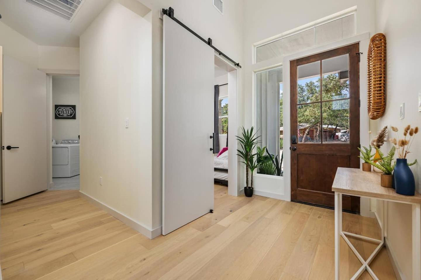Five-Bedroom House photo 1