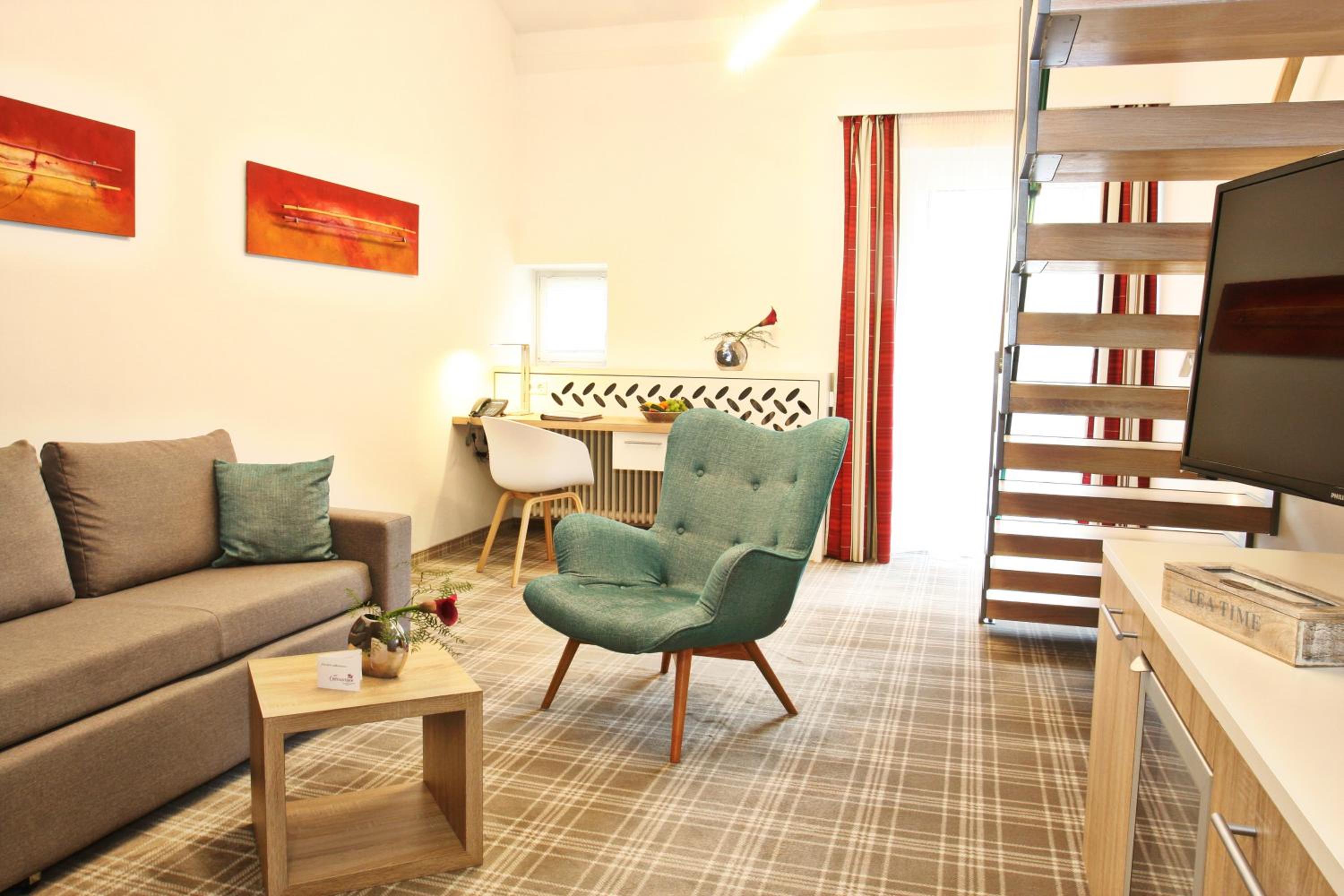 Deluxe Double Room with Balcony - Photo 7