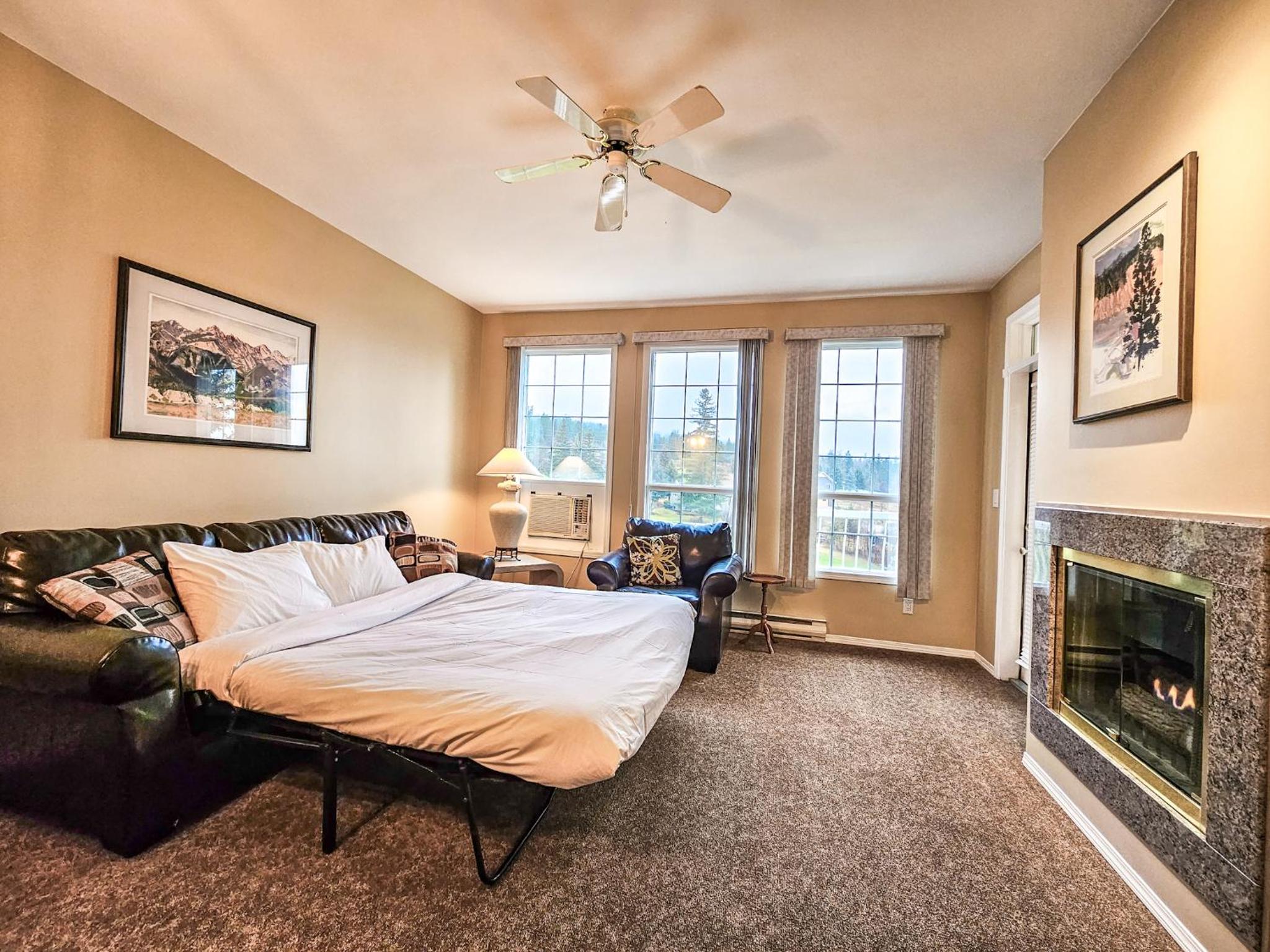 One-Bedroom Apartment with View photo 2