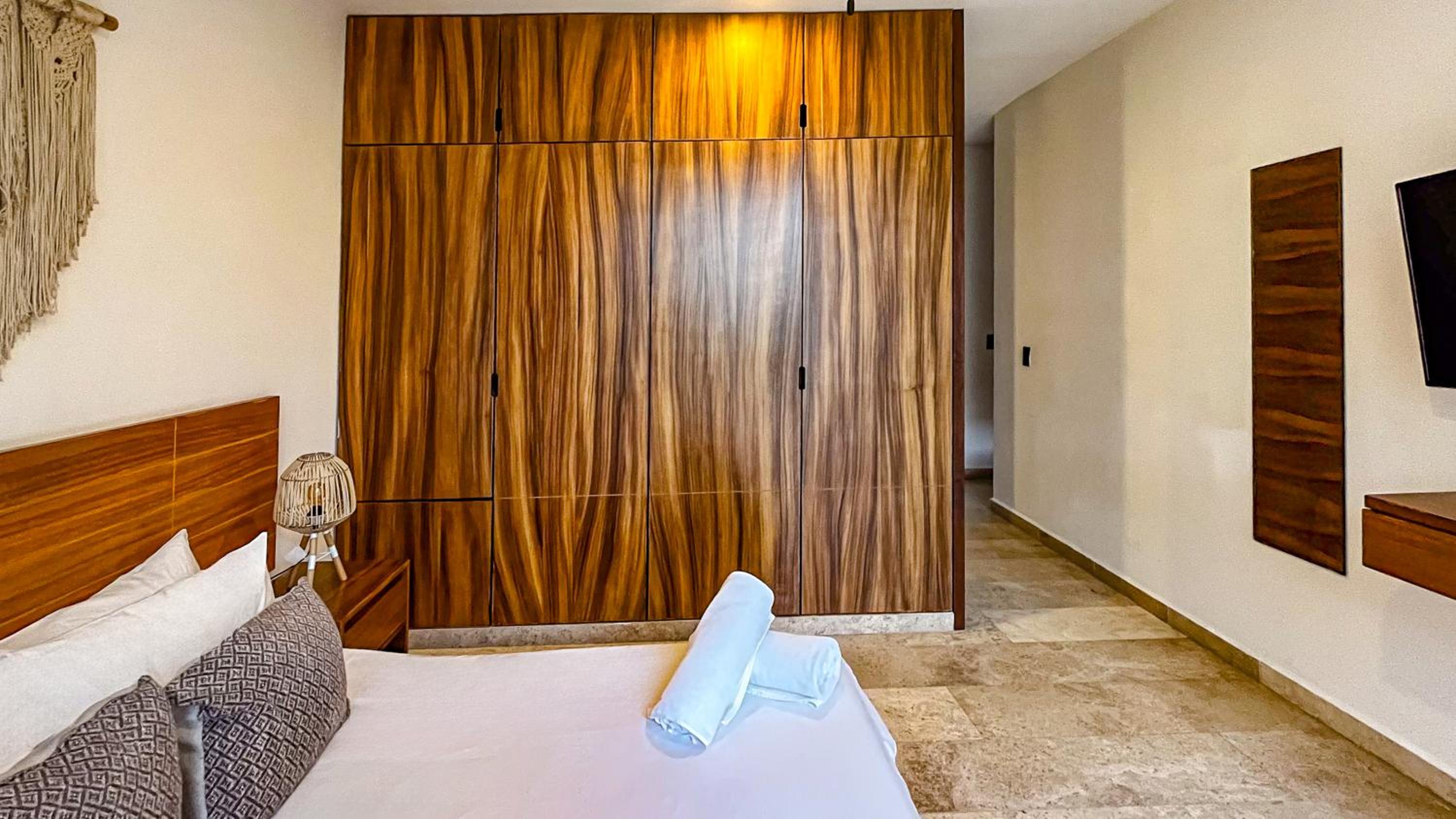 Double Room with Balcony - Photo 1