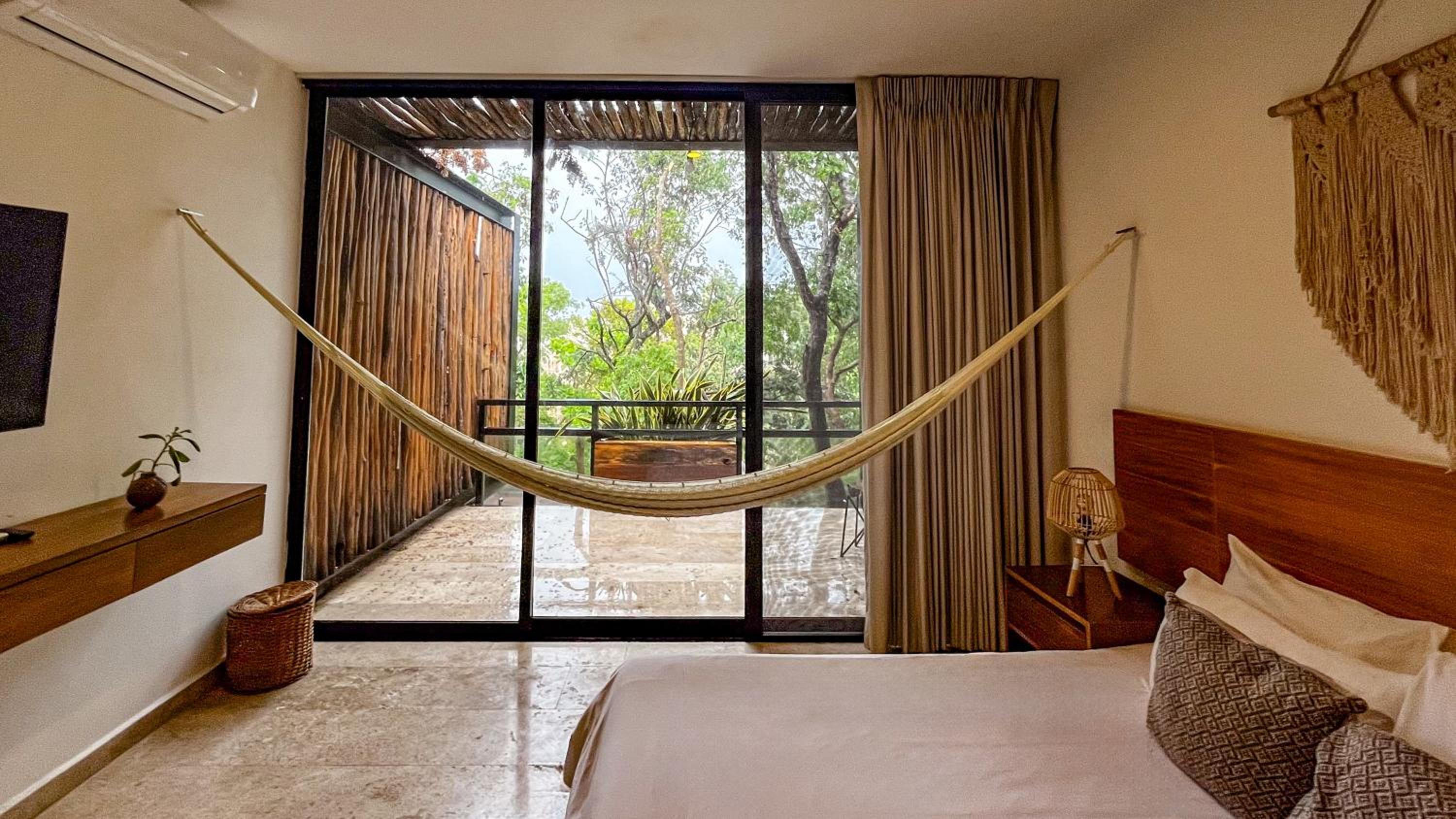 Double Room with Balcony - Photo 8