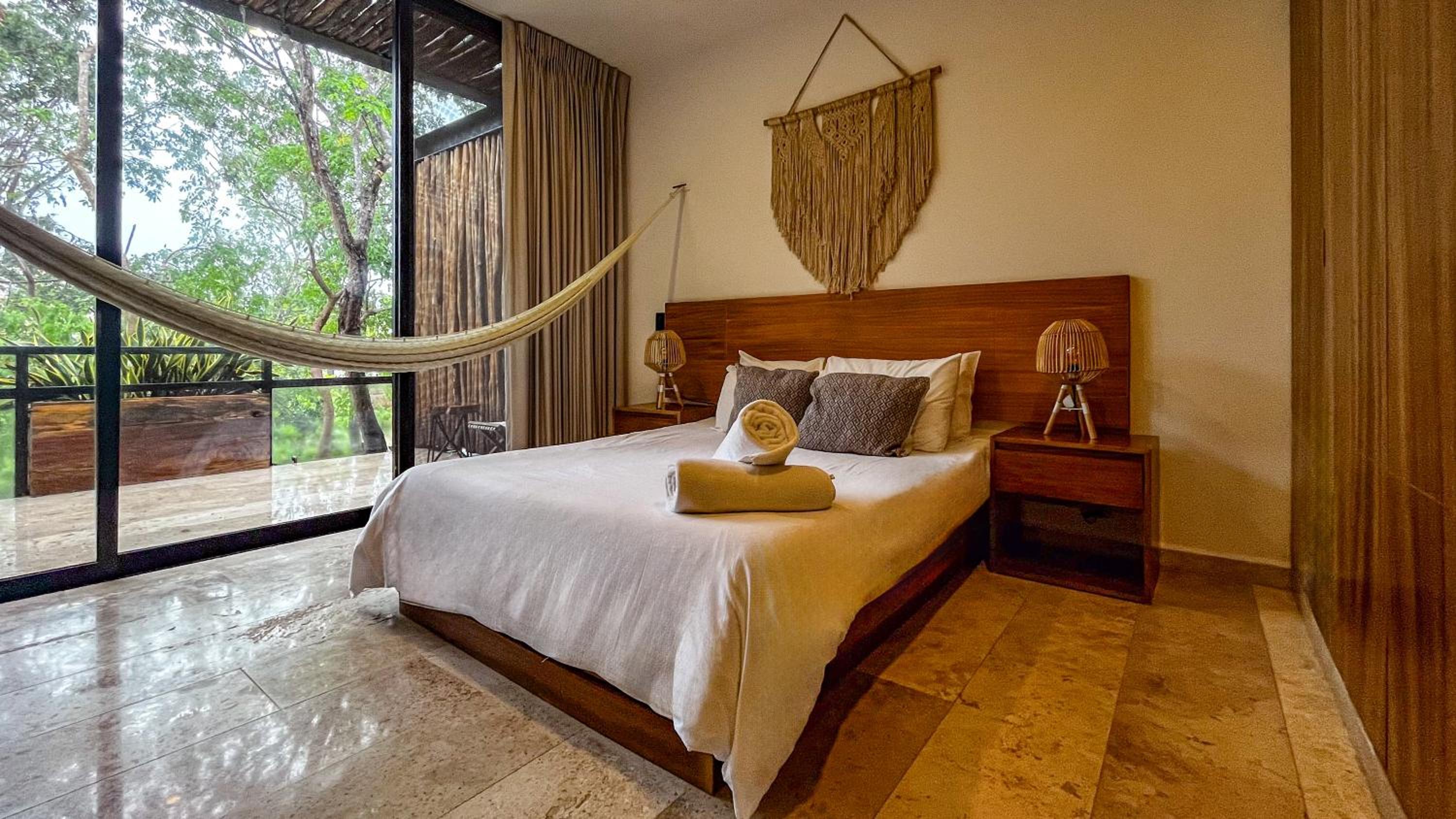 Double Room with Balcony - Photo 4