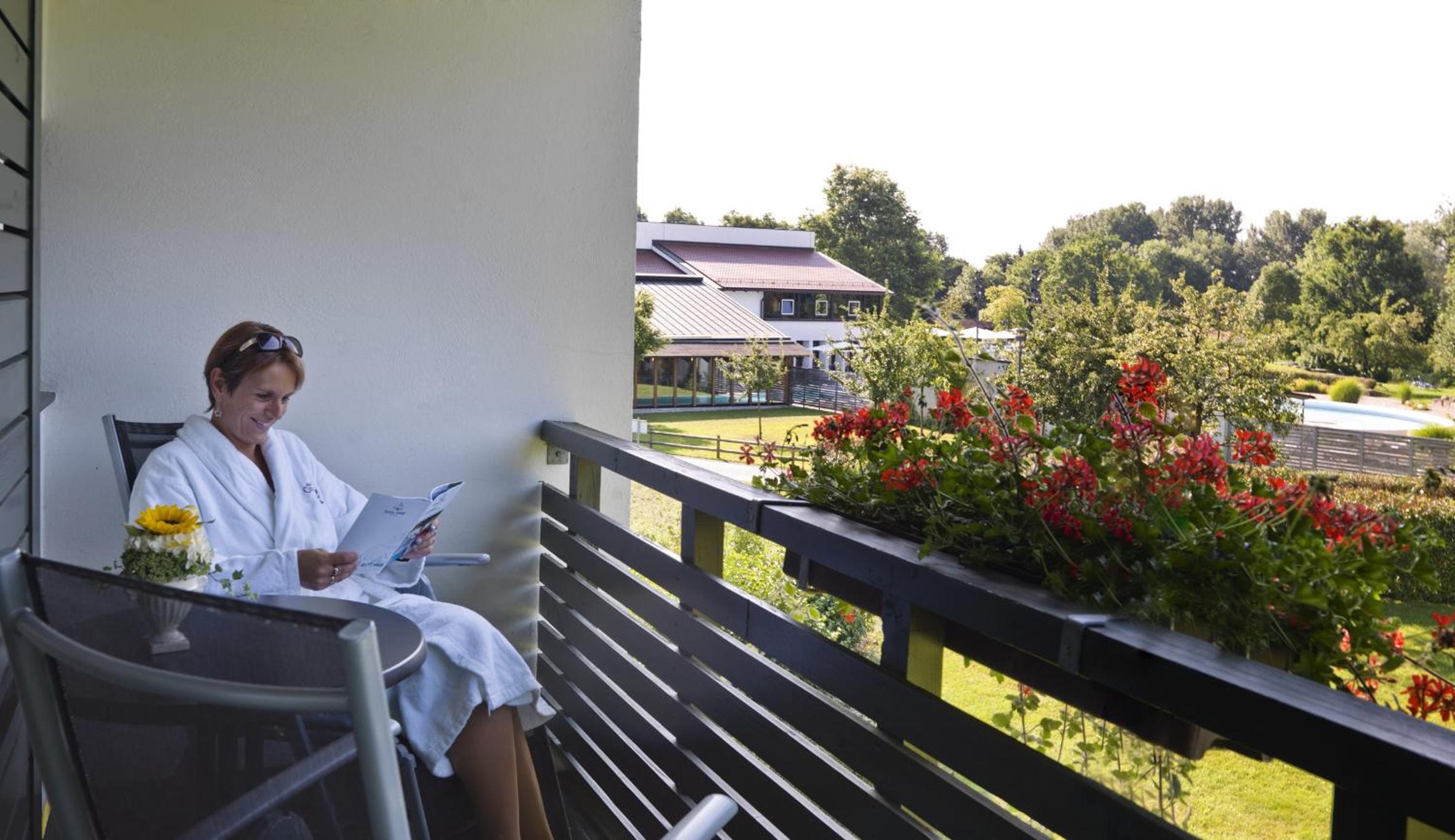 Deluxe Double Room with Balcony - Photo 16