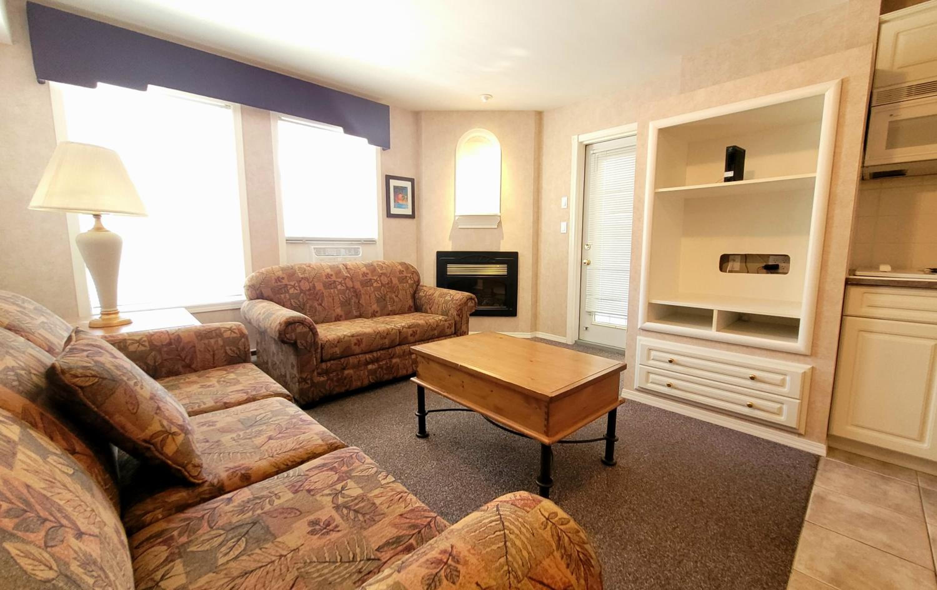 One-Bedroom Apartment with Balcony photo 1