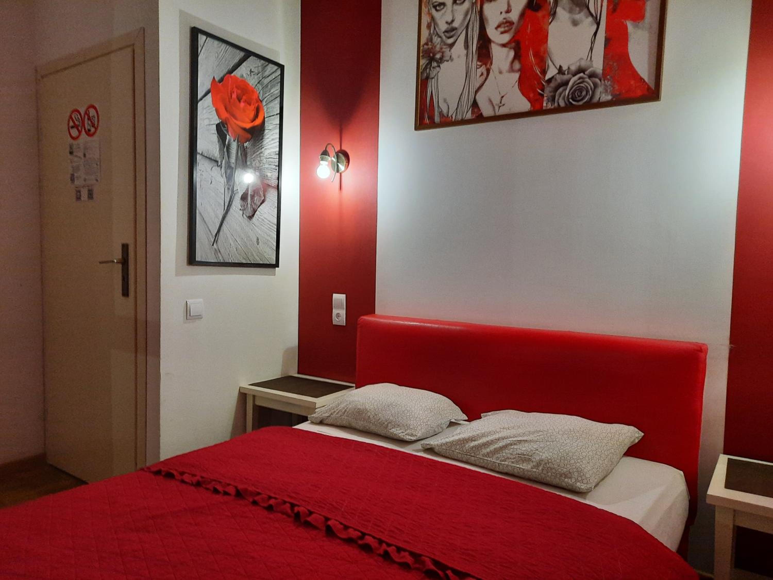 Double Room - Photo 5