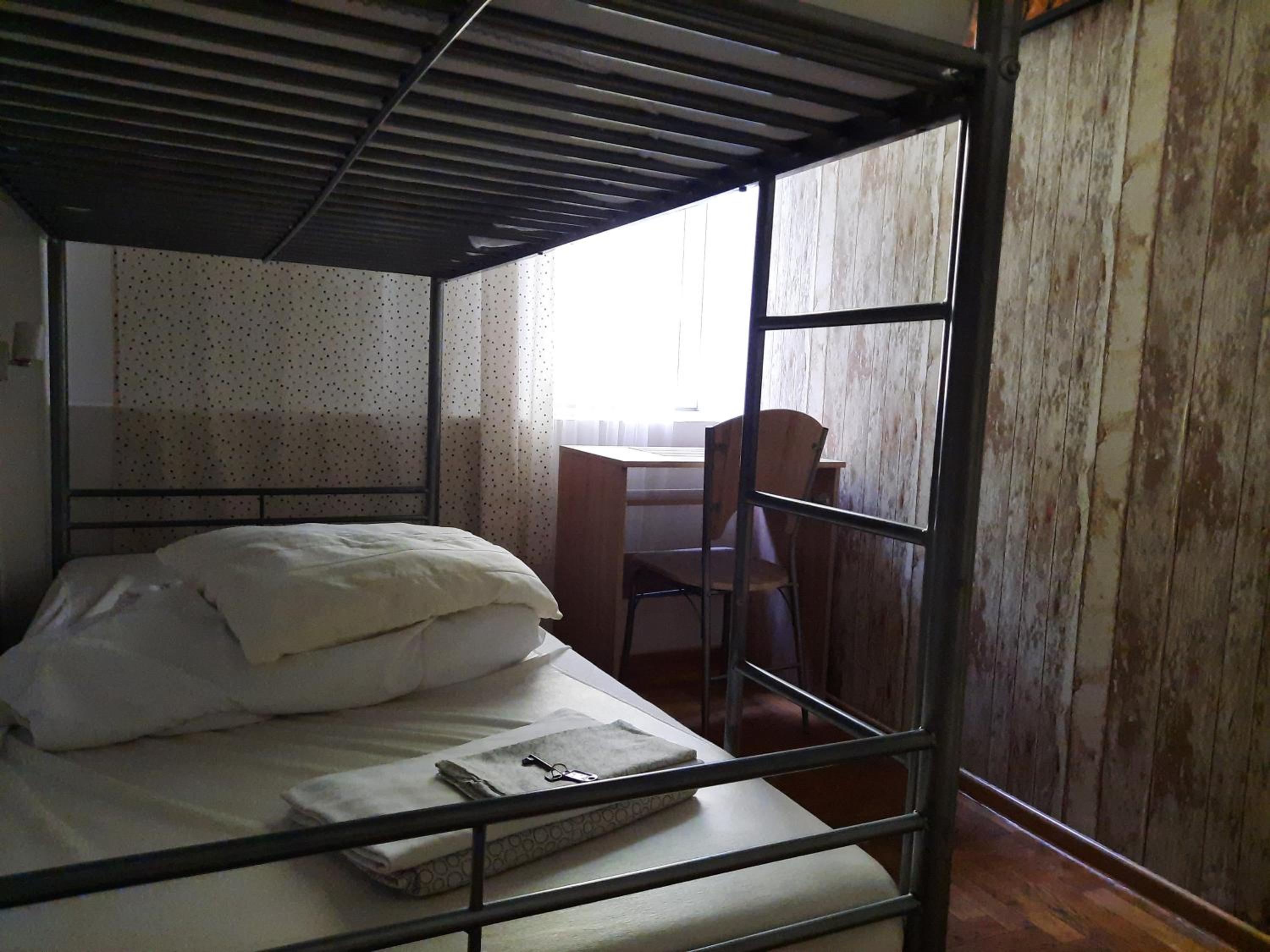 Small Twin Room - Photo 5