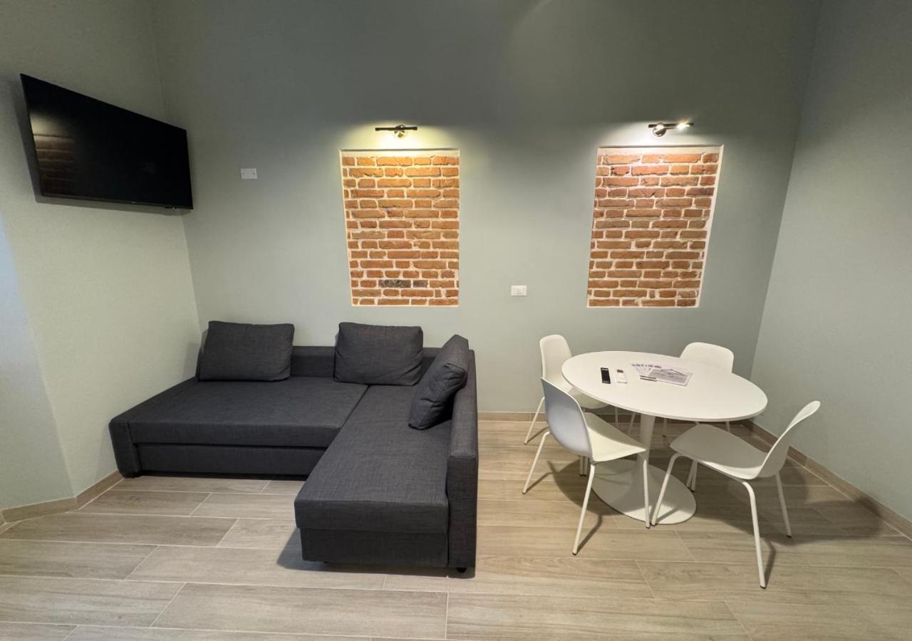 One-Bedroom Deluxe Apartment