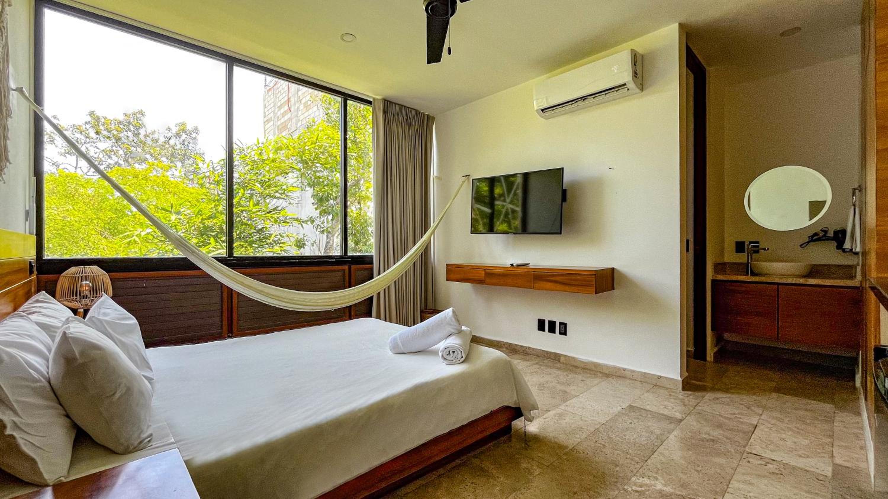 Deluxe Room - Photo 6