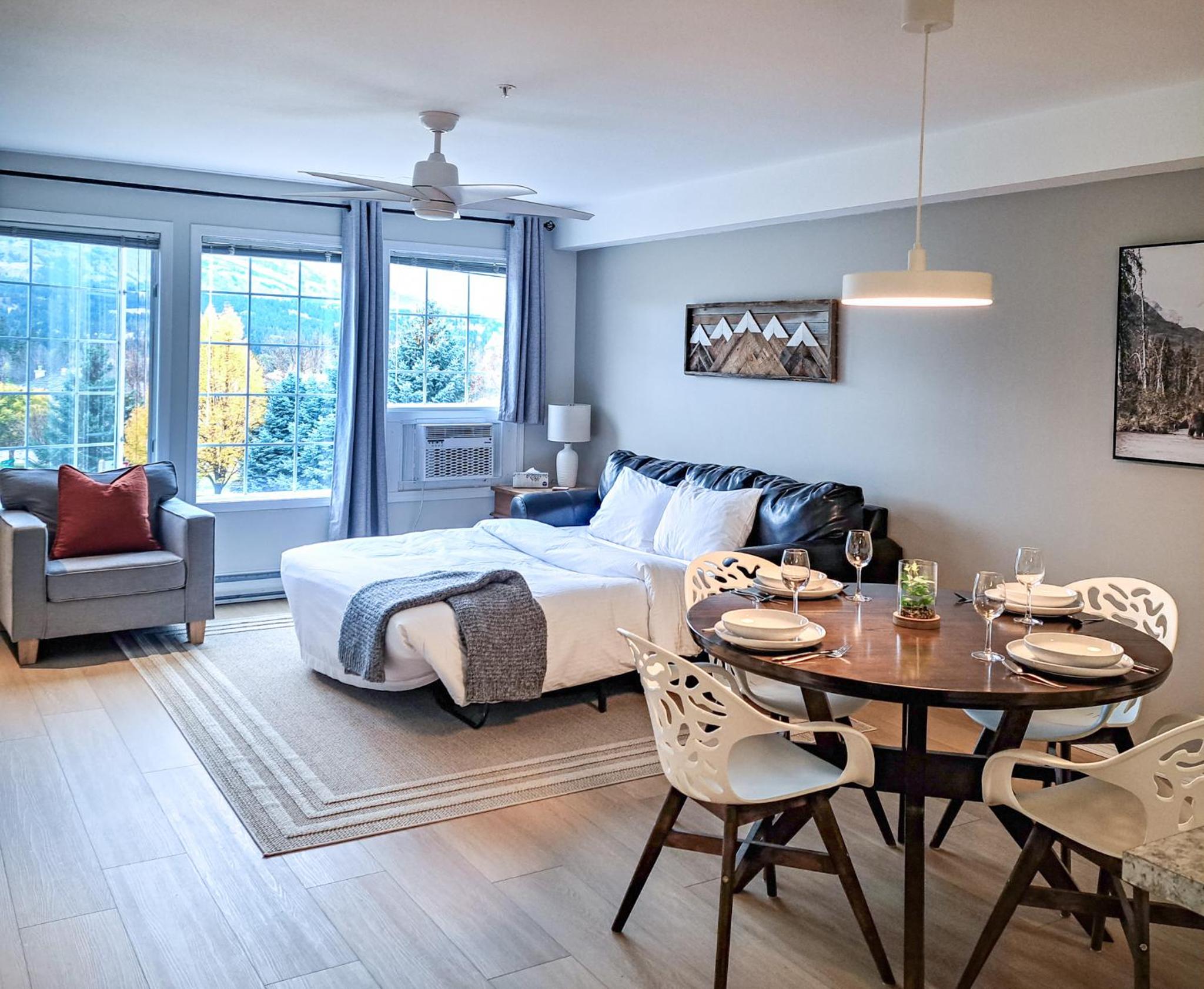 One-Bedroom Apartment with Balcony photo 1