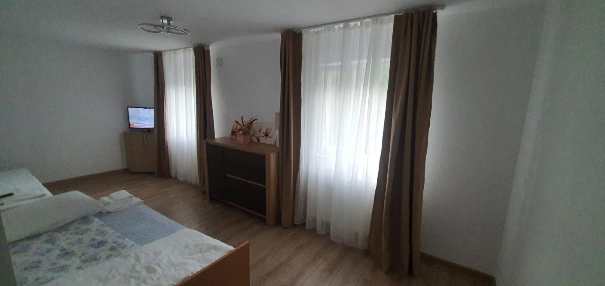 Twin Room with Bathroom photo 1